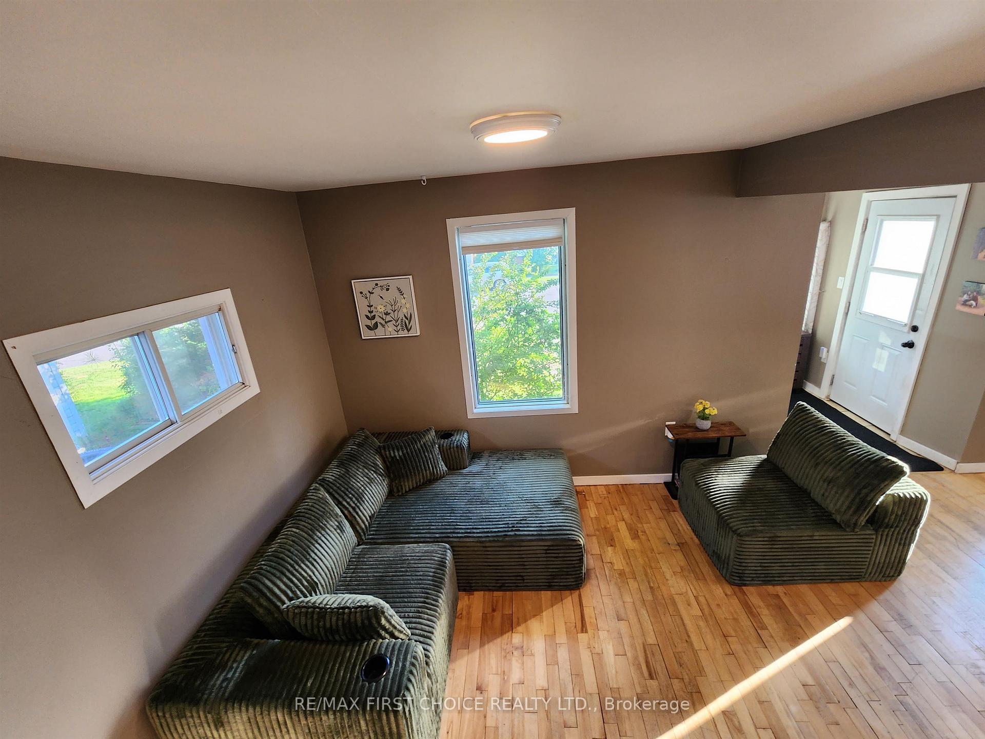 Photo 7 of 587 Tupper Street, Thunder Bay, College Heights — HOMEH