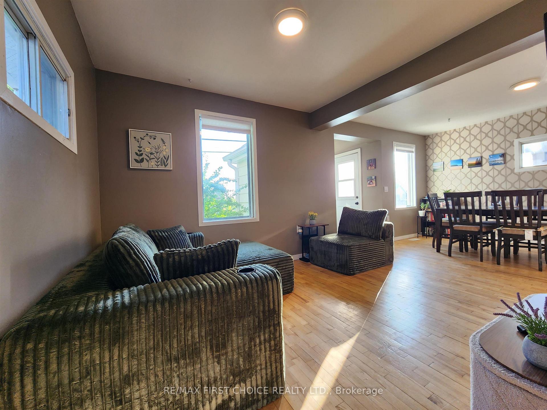 Photo 8 of 587 Tupper Street, Thunder Bay, College Heights — HOMEH