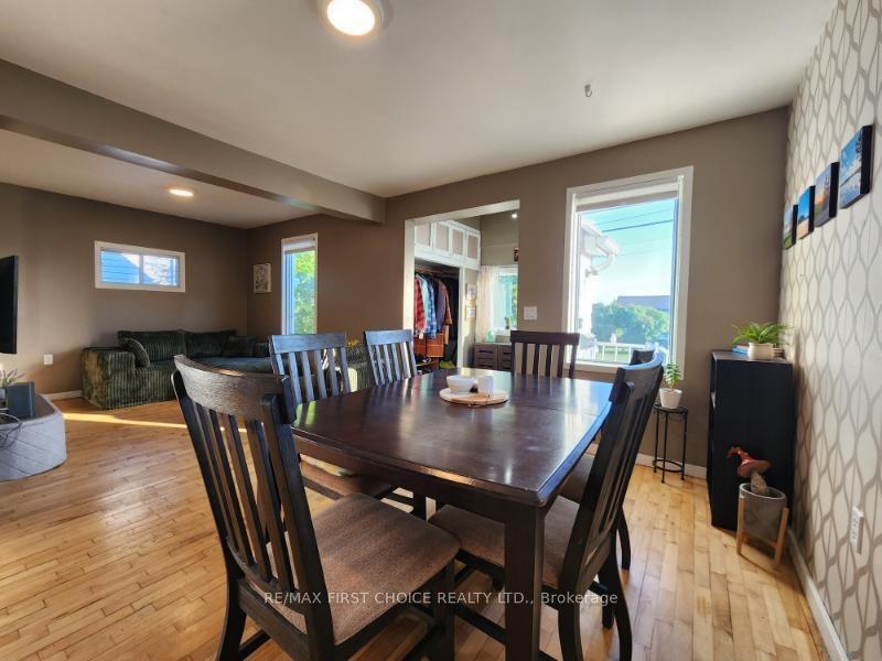 Photo 9 of 587 Tupper Street, Thunder Bay, College Heights — HOMEH