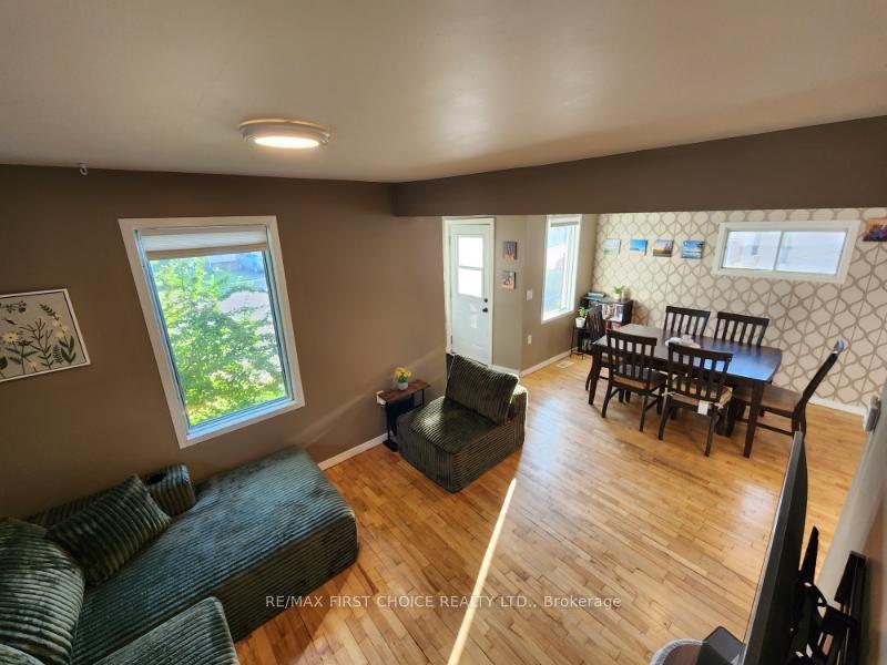 Photo 10 of 587 Tupper Street, Thunder Bay, College Heights — HOMEH