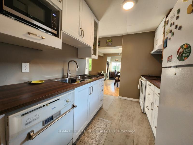 Photo 11 of 587 Tupper Street, Thunder Bay, College Heights — HOMEH