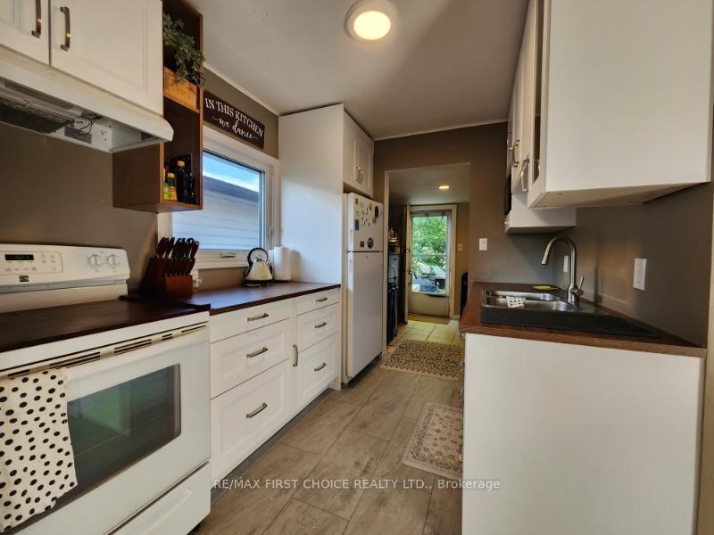 Photo 12 of 587 Tupper Street, Thunder Bay, College Heights — HOMEH