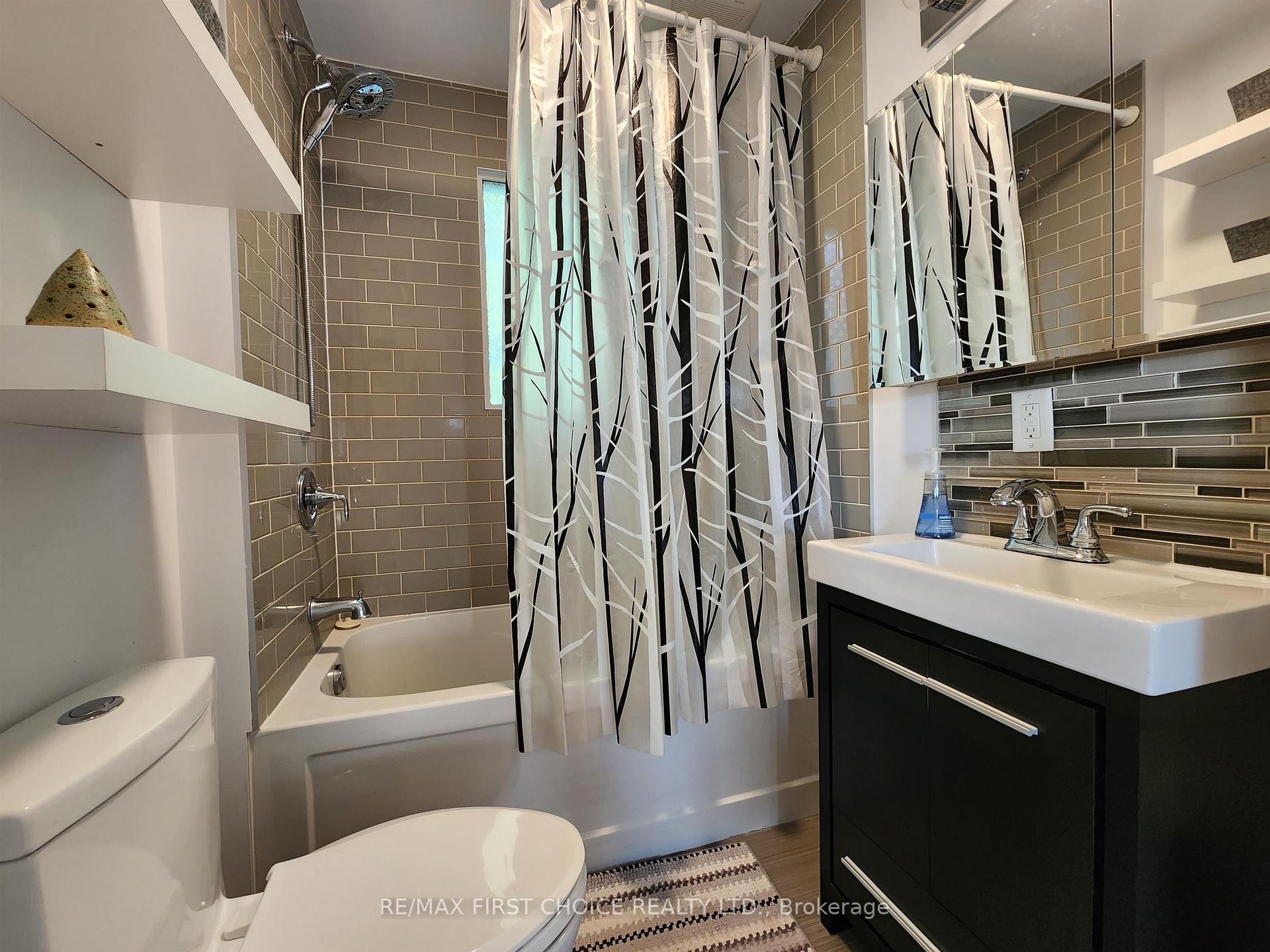 Photo 13 of 587 Tupper Street, Thunder Bay, College Heights — HOMEH