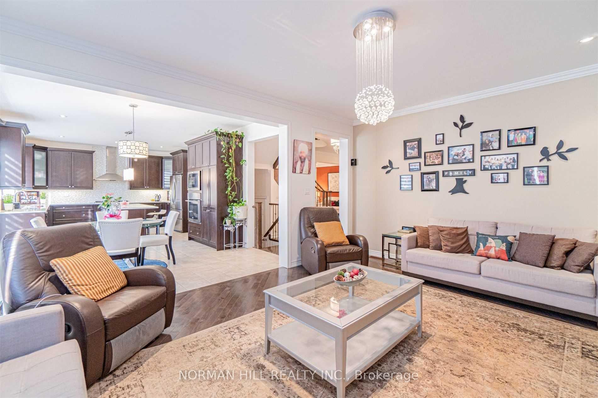 Photo 12 of 24 Rampart Drive, Brampton, Vales of Castlemore North — HOMEH