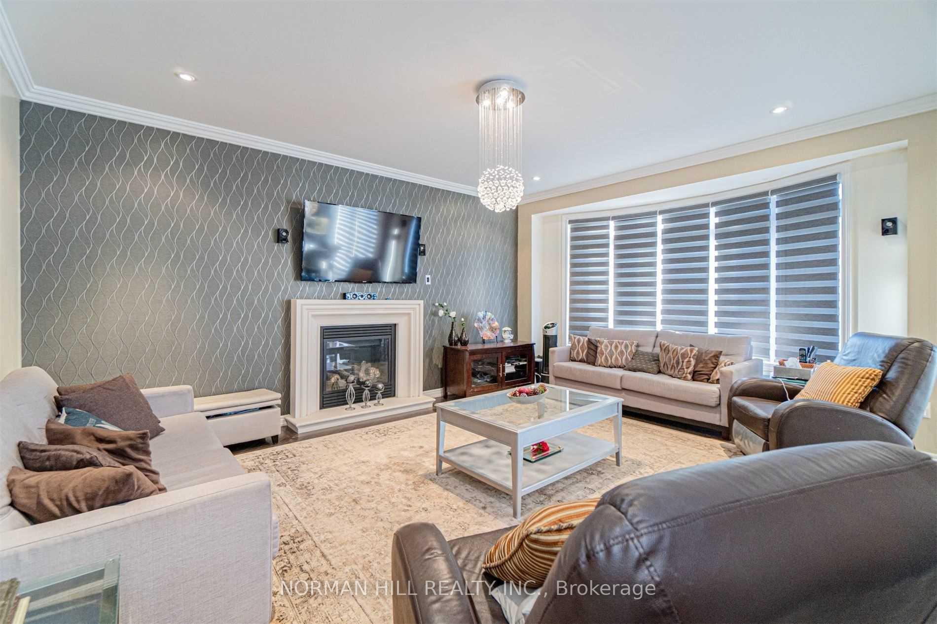 Photo 13 of 24 Rampart Drive, Brampton, Vales of Castlemore North — HOMEH