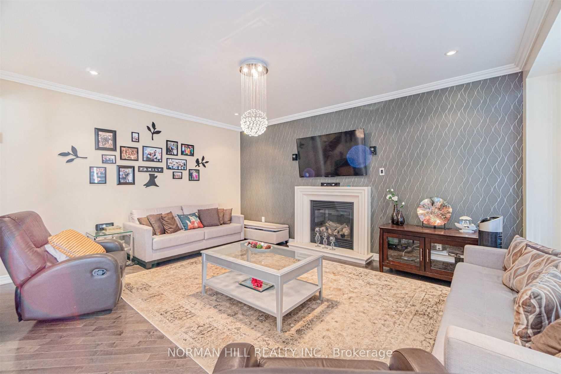 Photo 14 of 24 Rampart Drive, Brampton, Vales of Castlemore North — HOMEH