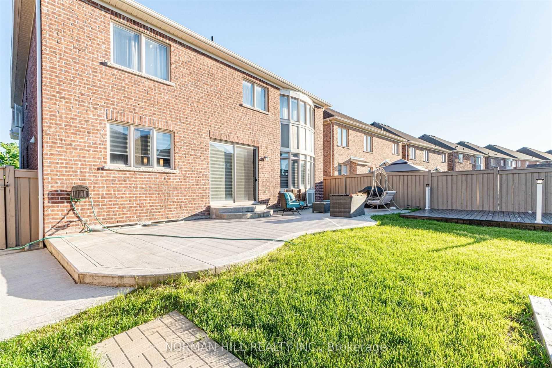 Photo 21 of 24 Rampart Drive, Brampton, Vales of Castlemore North — HOMEH