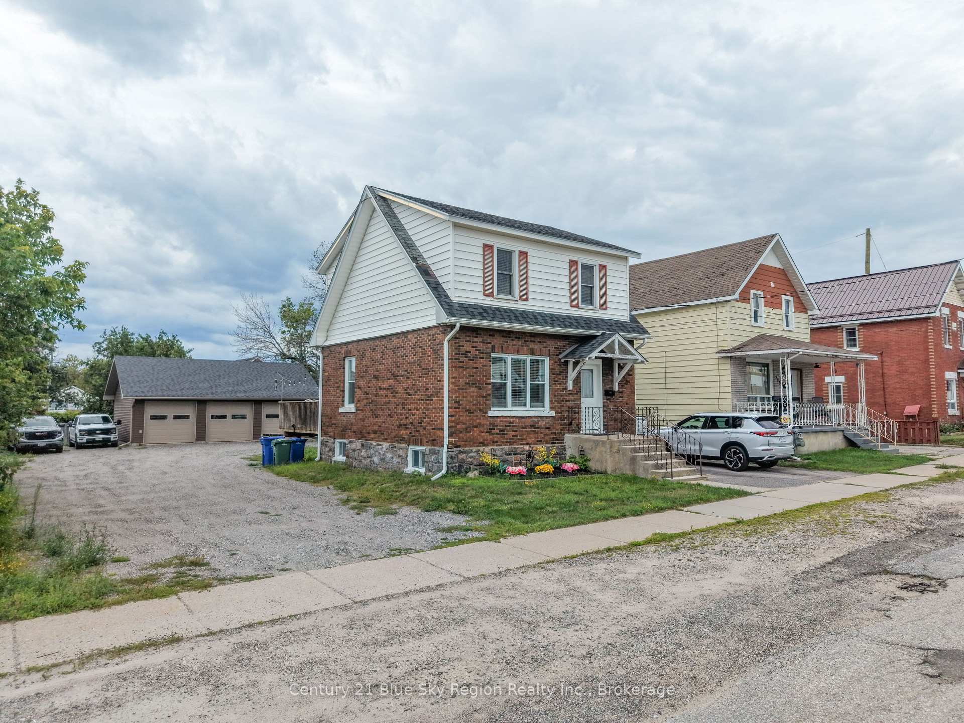 Photo of 577 Douglas Street