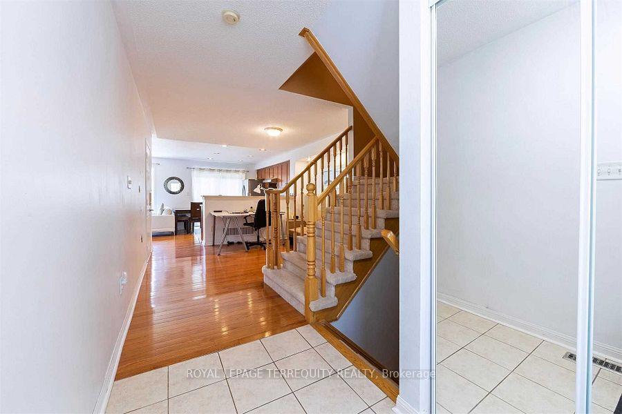 Photo 6 of 2458 Baintree Crescent, Oakville, West Oak Trails — HOMEH