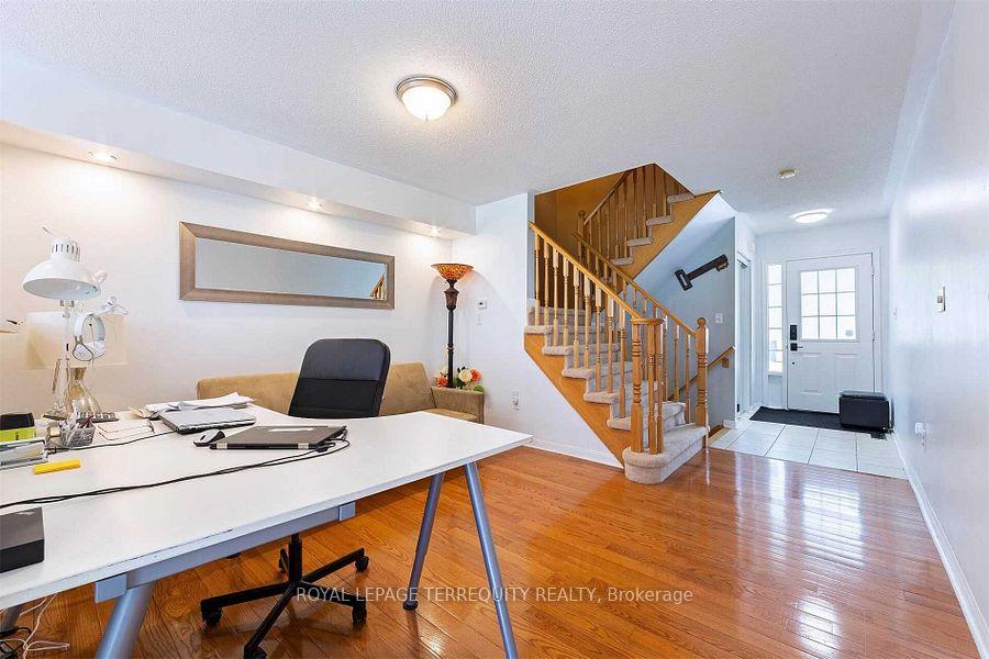 Photo 8 of 2458 Baintree Crescent, Oakville, West Oak Trails — HOMEH