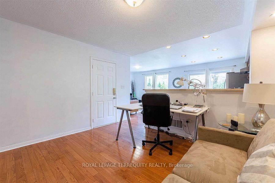 Photo 9 of 2458 Baintree Crescent, Oakville, West Oak Trails — HOMEH