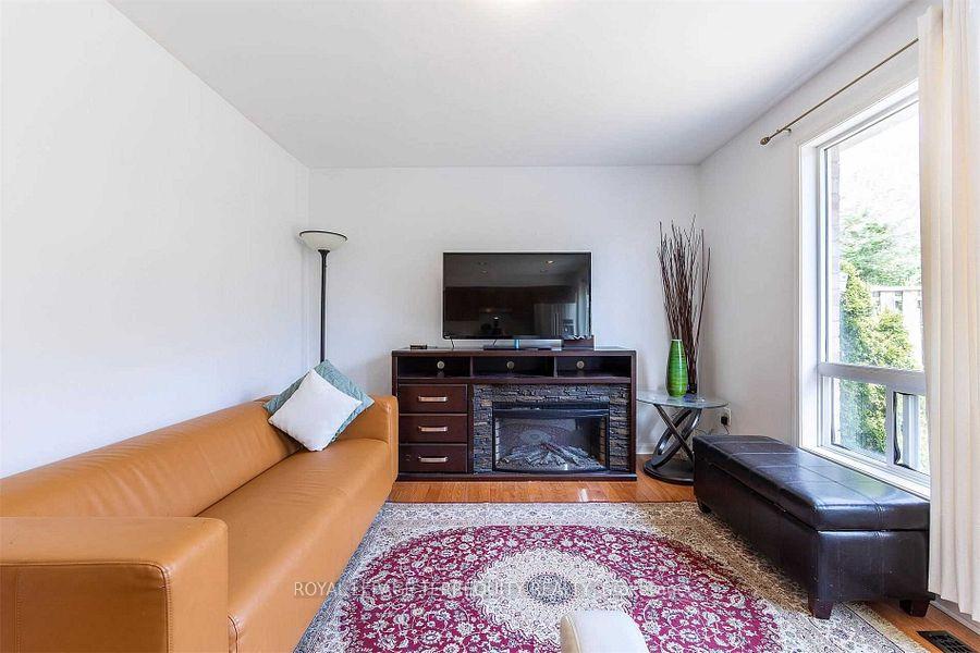 Photo 12 of 2458 Baintree Crescent, Oakville, West Oak Trails — HOMEH