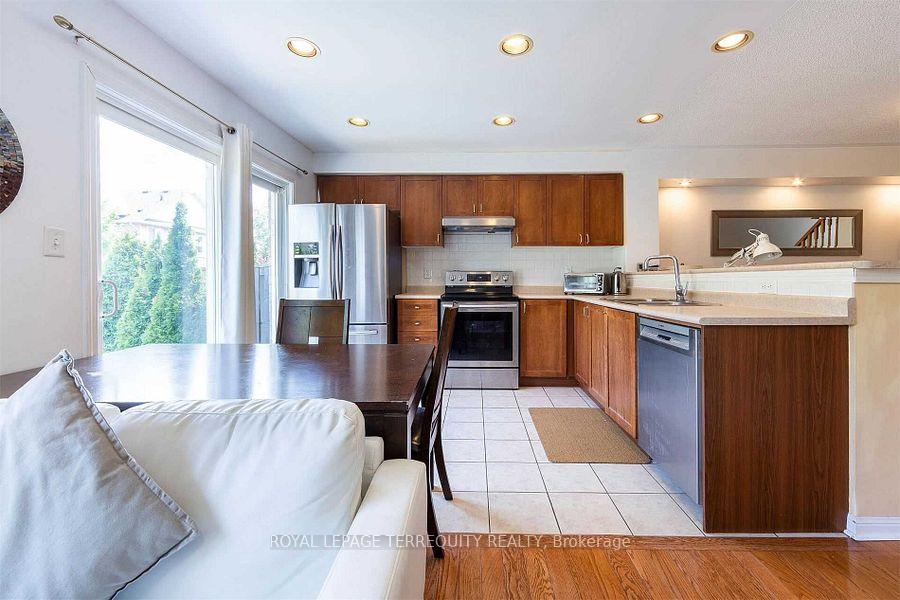 Photo 15 of 2458 Baintree Crescent, Oakville, West Oak Trails — HOMEH