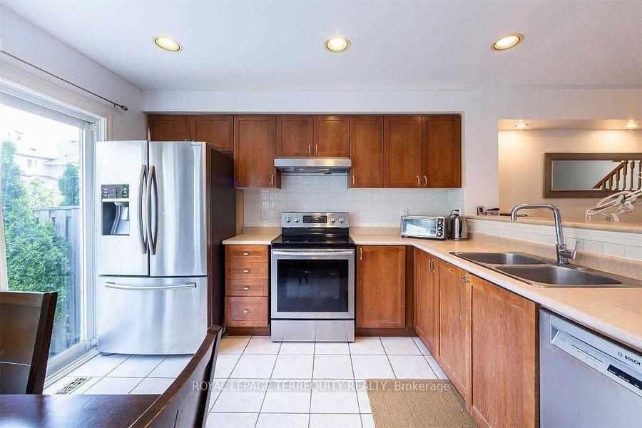 Photo 17 of 2458 Baintree Crescent, Oakville, West Oak Trails — HOMEH