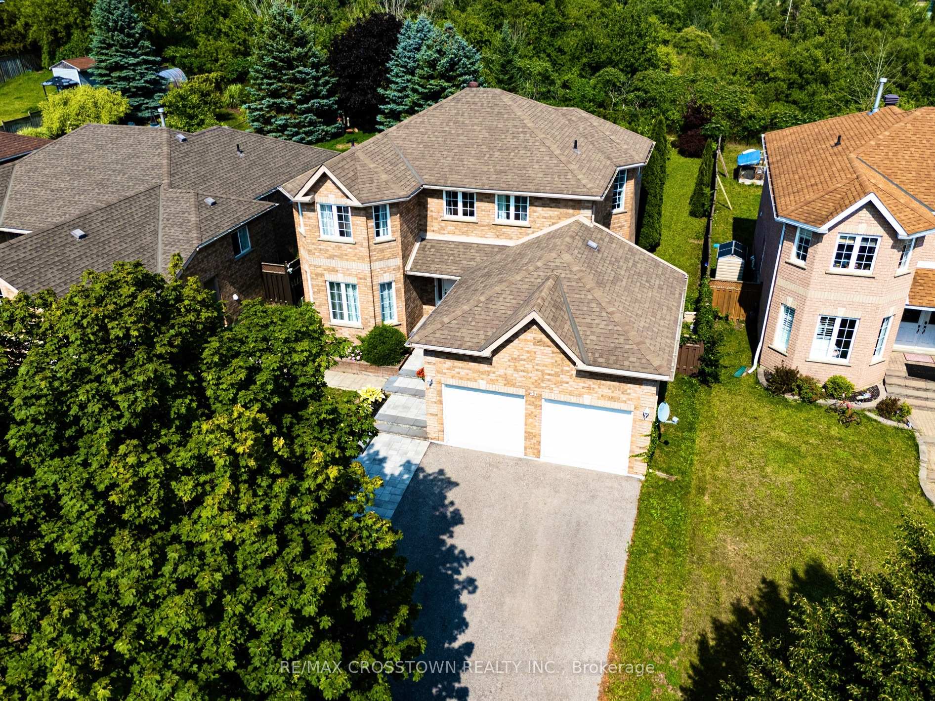 Photo 2 of 31 Logan Court, Barrie, Holly — HOMEH