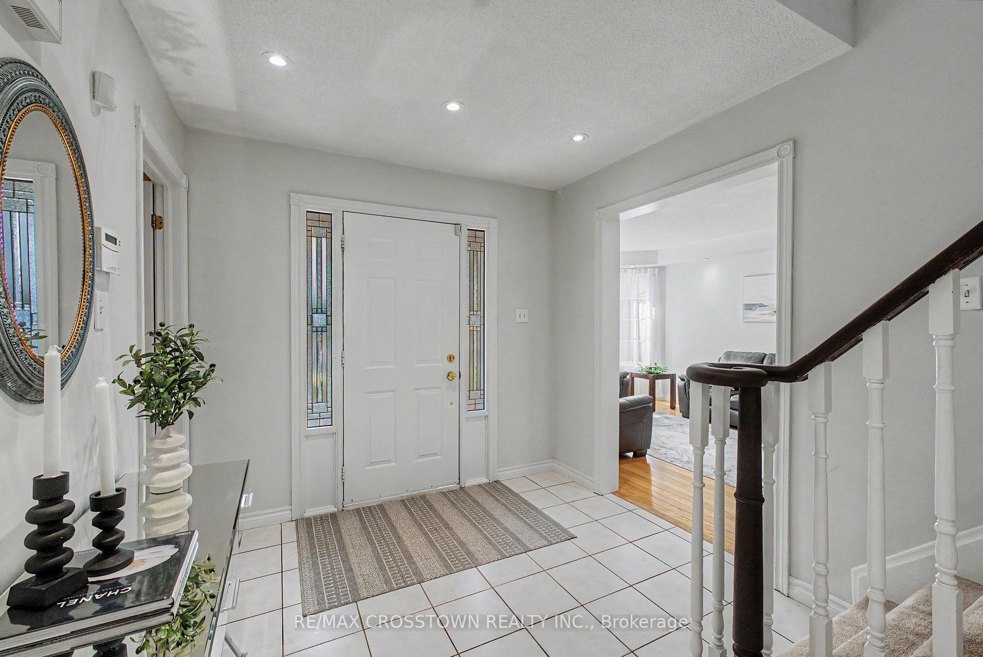 Photo 6 of 31 Logan Court, Barrie, Holly — HOMEH