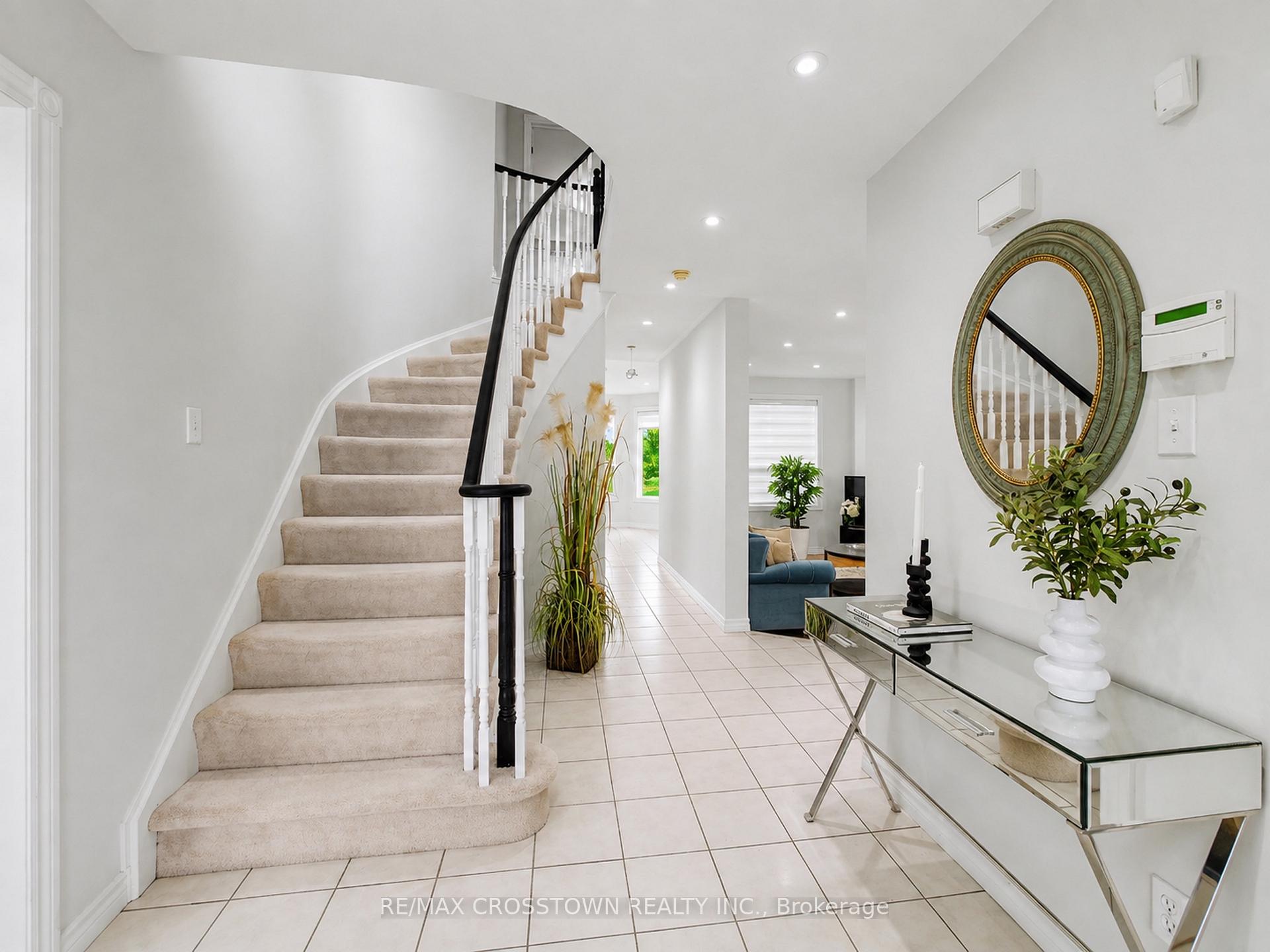 Photo 7 of 31 Logan Court, Barrie, Holly — HOMEH