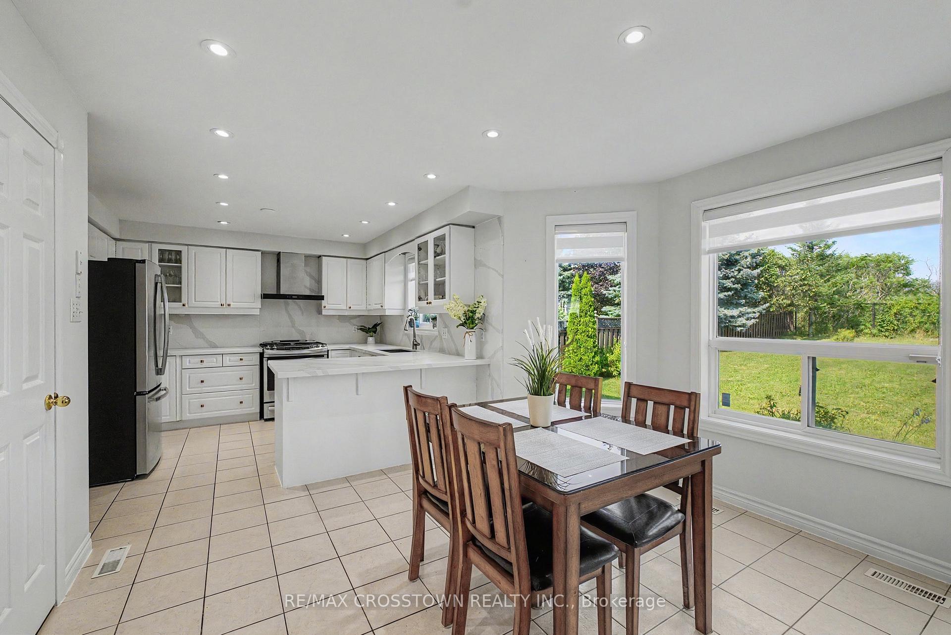 Photo 10 of 31 Logan Court, Barrie, Holly — HOMEH