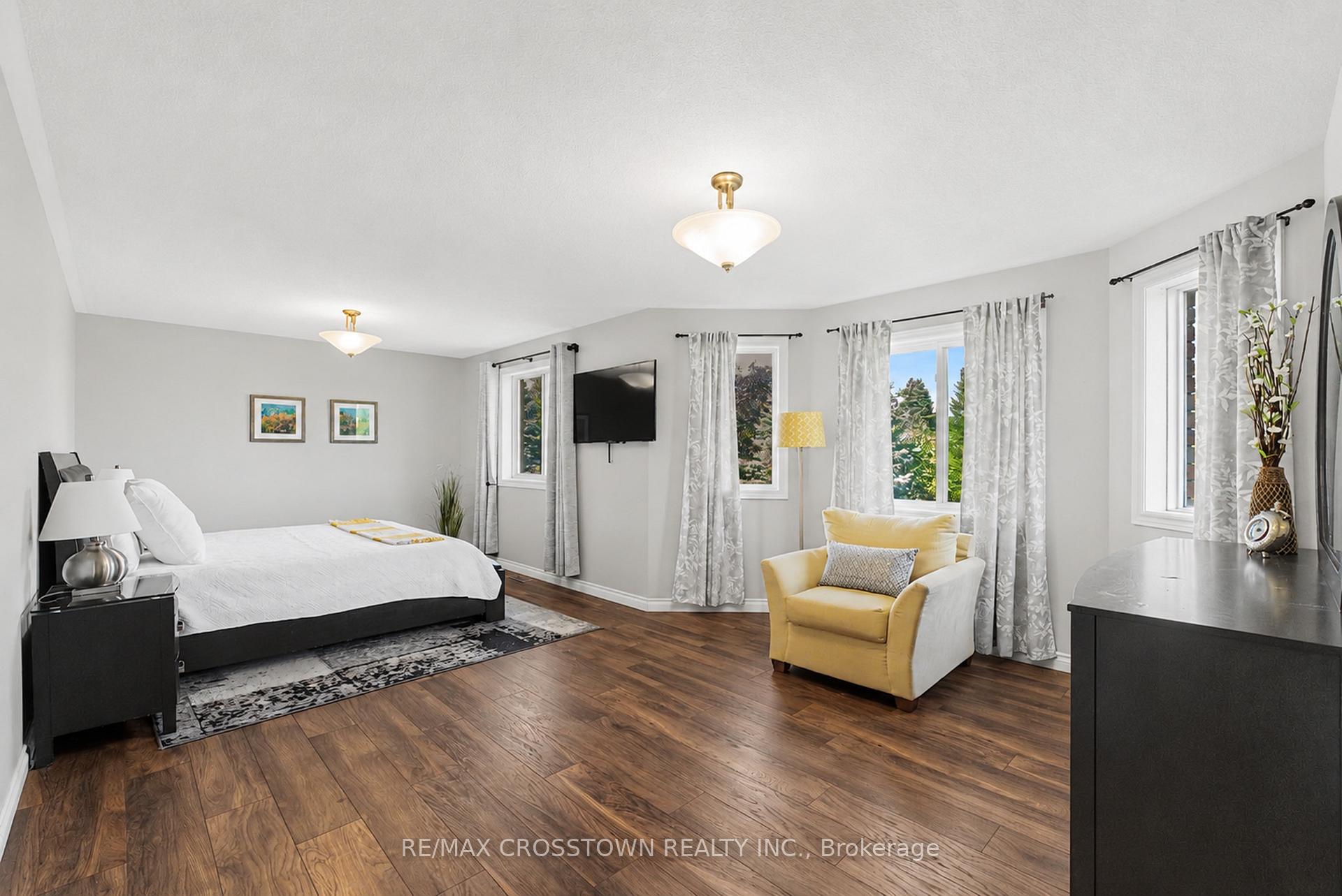 Photo 17 of 31 Logan Court, Barrie, Holly — HOMEH