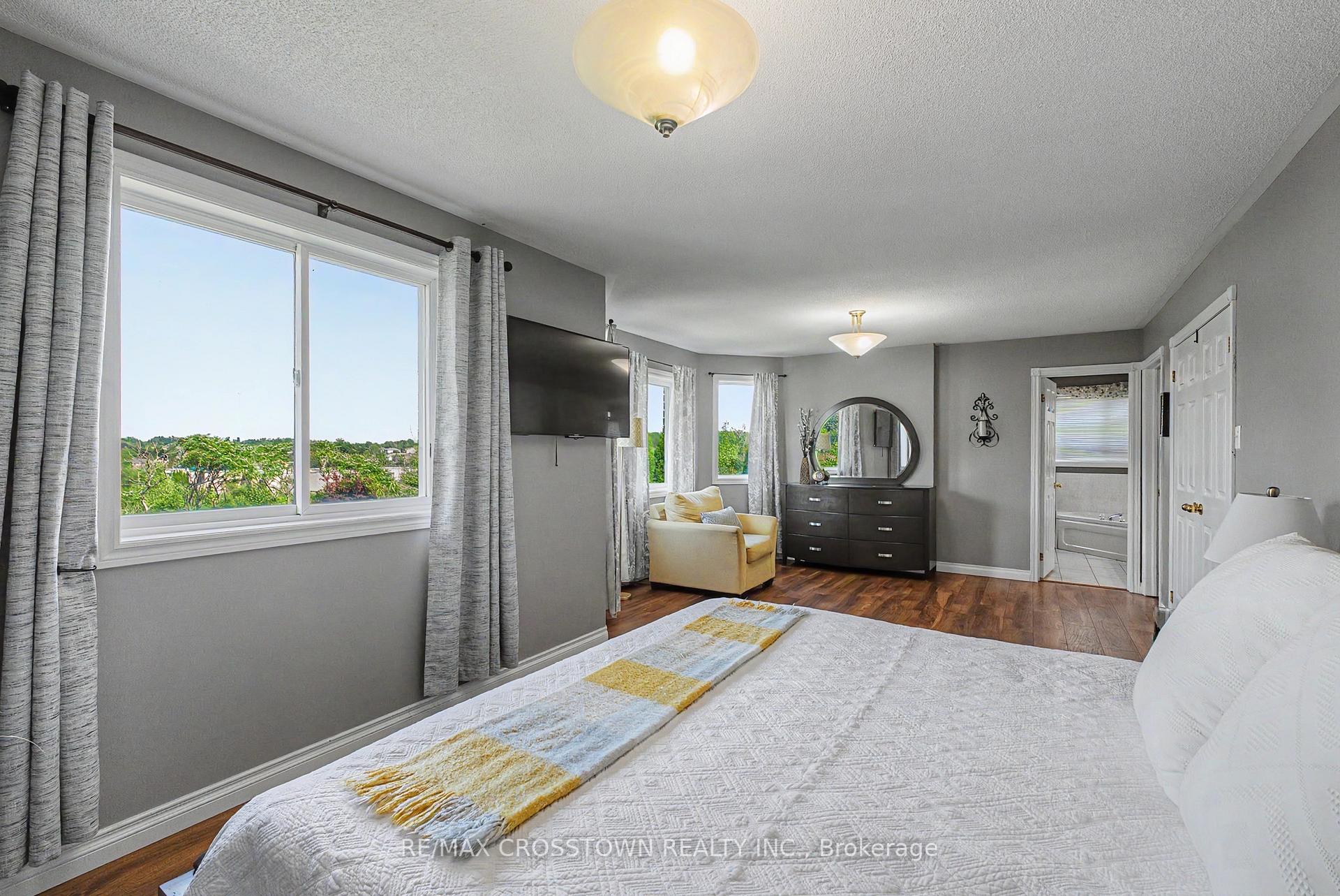 Photo 18 of 31 Logan Court, Barrie, Holly — HOMEH