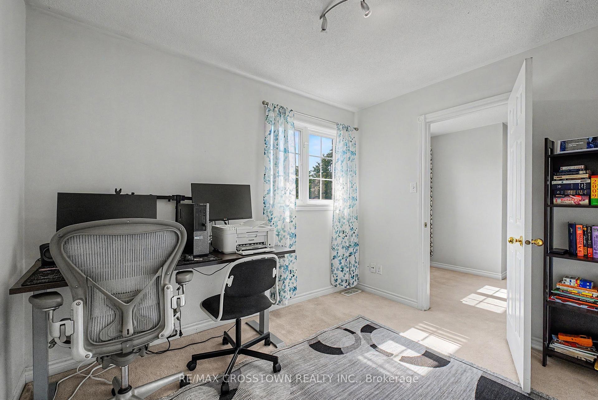 Photo 23 of 31 Logan Court, Barrie, Holly — HOMEH