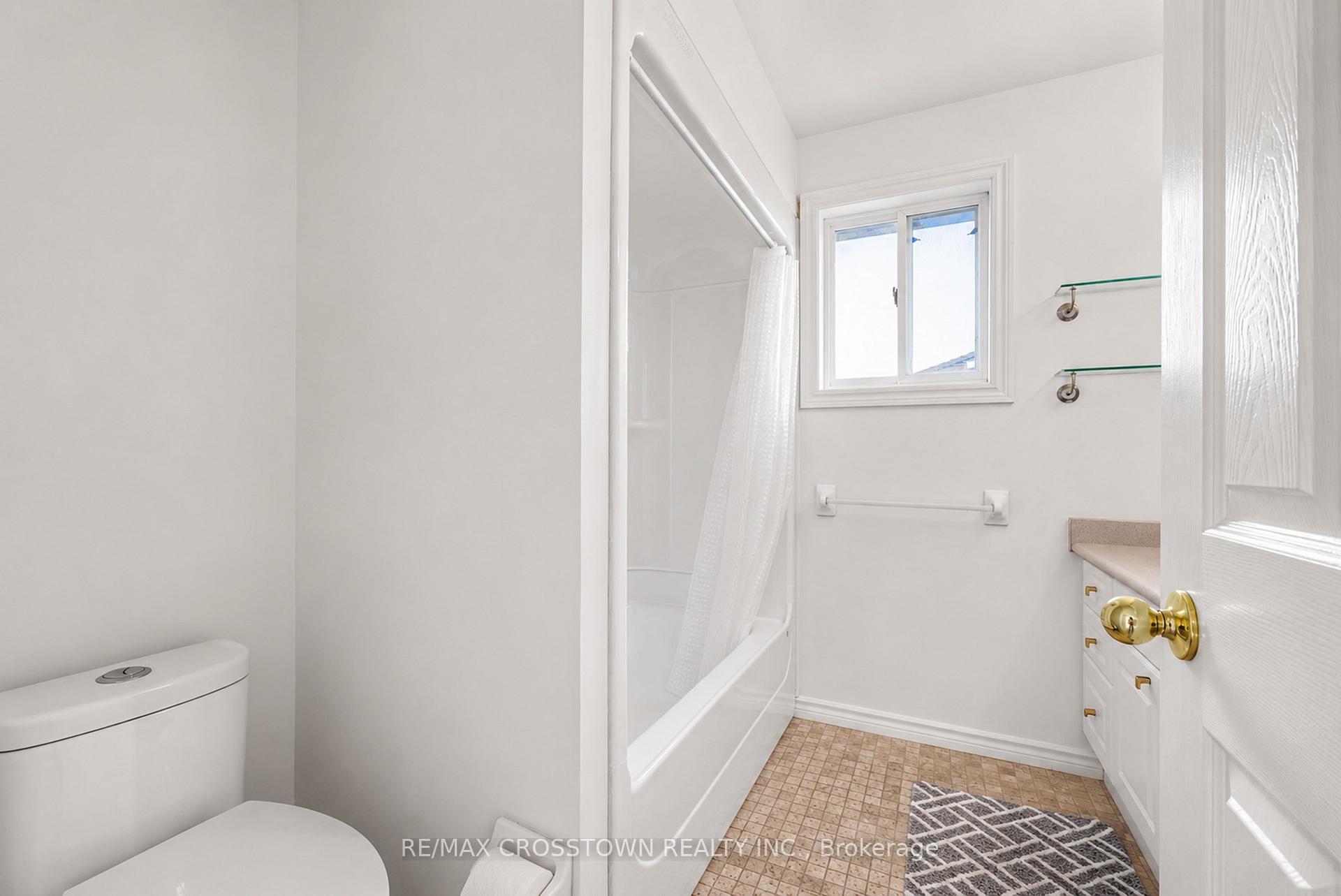 Photo 26 of 31 Logan Court, Barrie, Holly — HOMEH