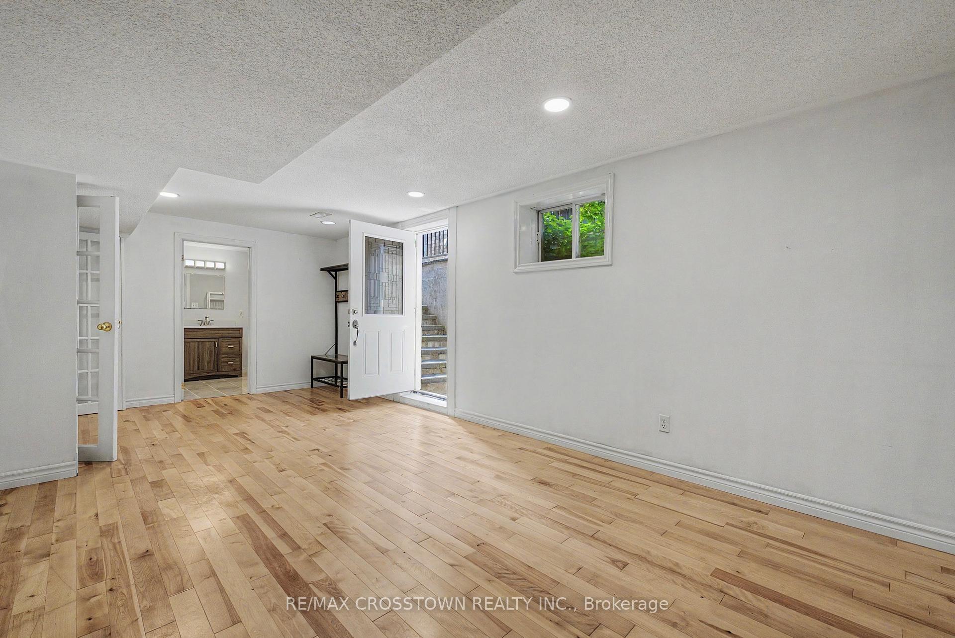 Photo 28 of 31 Logan Court, Barrie, Holly — HOMEH