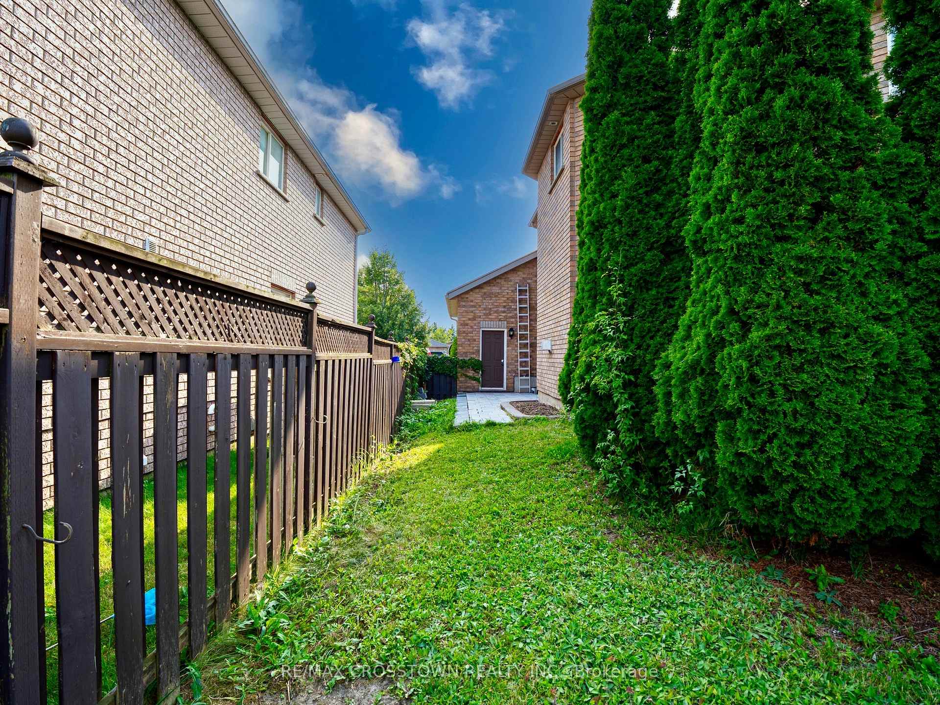 Photo 38 of 31 Logan Court, Barrie, Holly — HOMEH