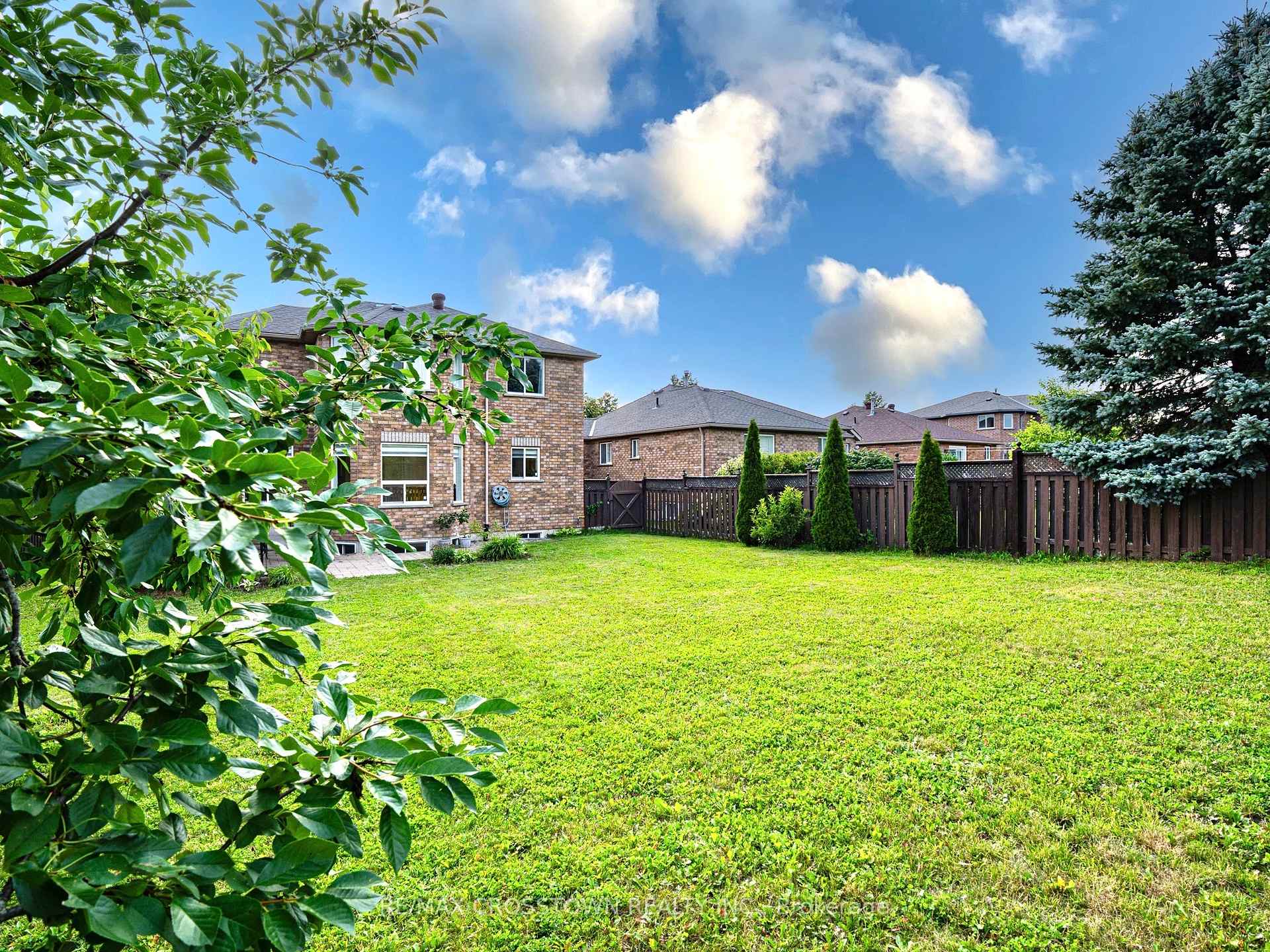 Photo 39 of 31 Logan Court, Barrie, Holly — HOMEH