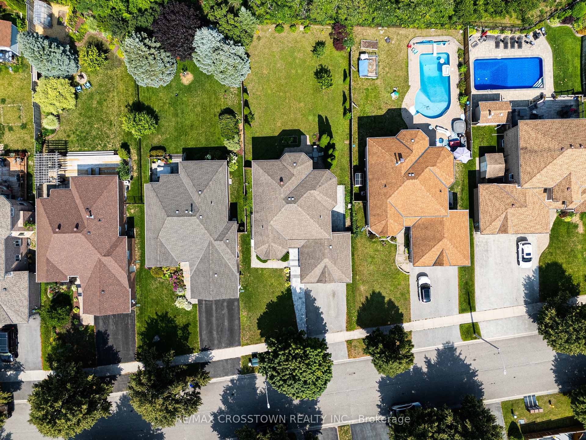Photo 40 of 31 Logan Court, Barrie, Holly — HOMEH