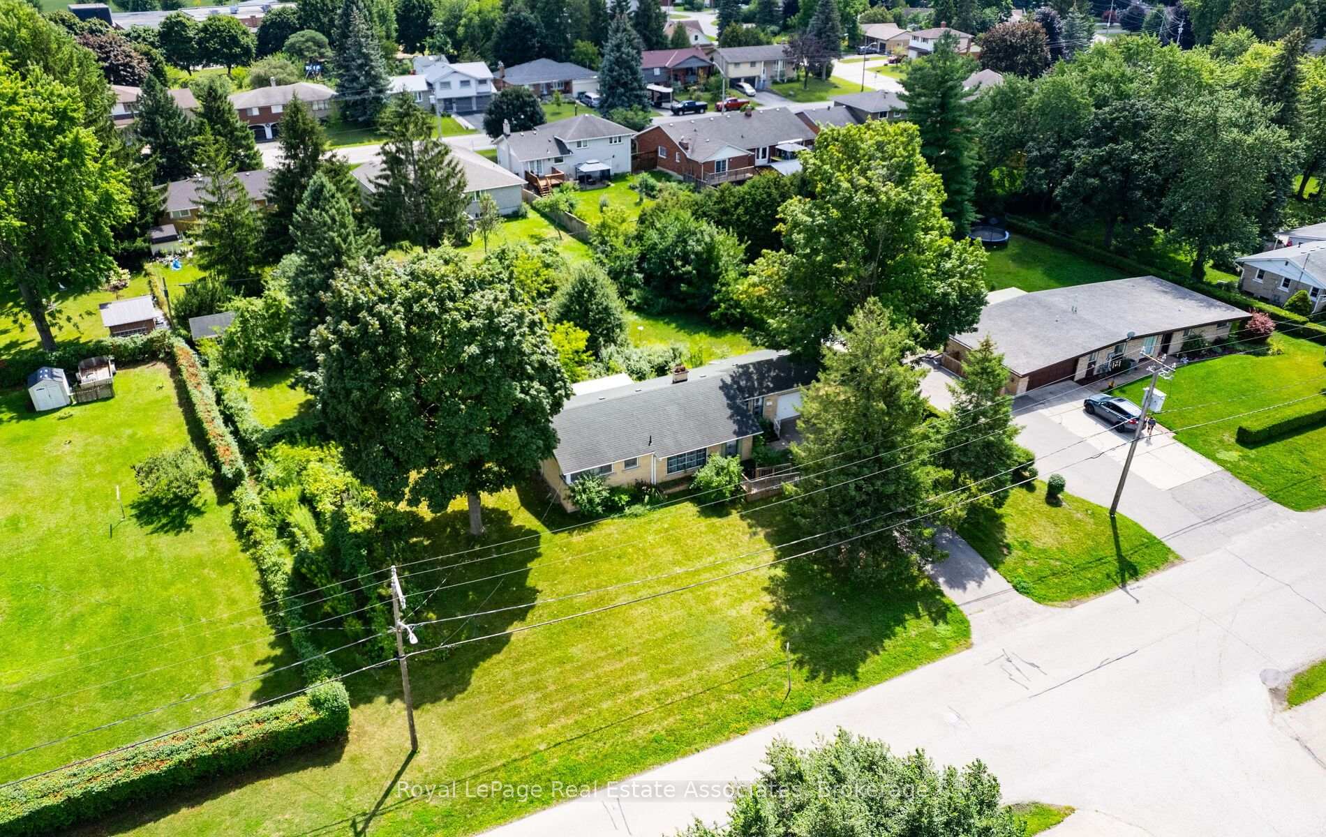 Photo 2 of 27 Rothsay Avenue, Kitchener, Grand River North — HOMEH