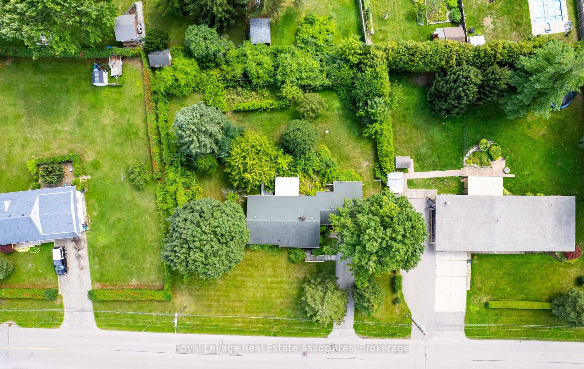 Photo 3 of 27 Rothsay Avenue, Kitchener, Grand River North — HOMEH