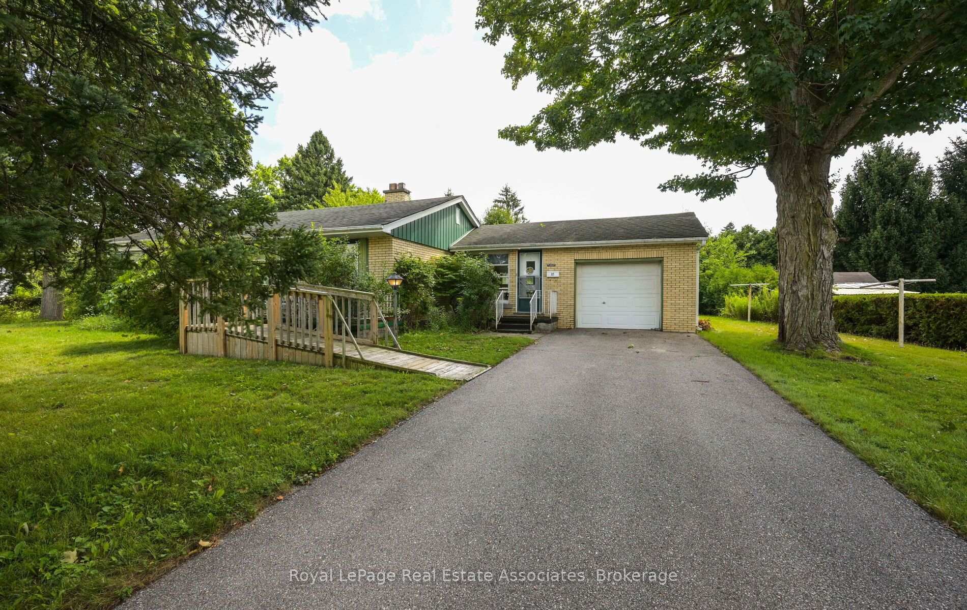 Photo 4 of 27 Rothsay Avenue, Kitchener, Grand River North — HOMEH