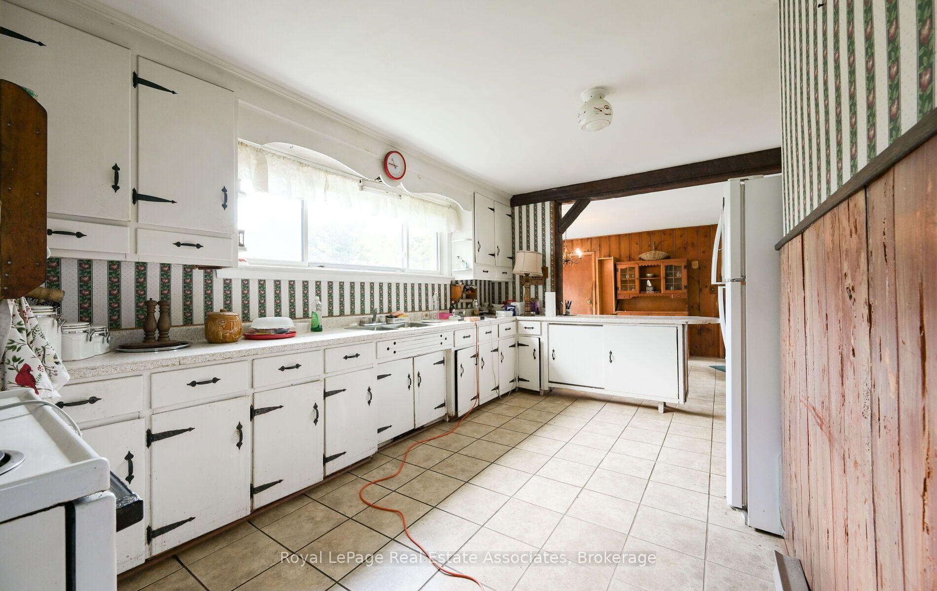 Photo 7 of 27 Rothsay Avenue, Kitchener, Grand River North — HOMEH