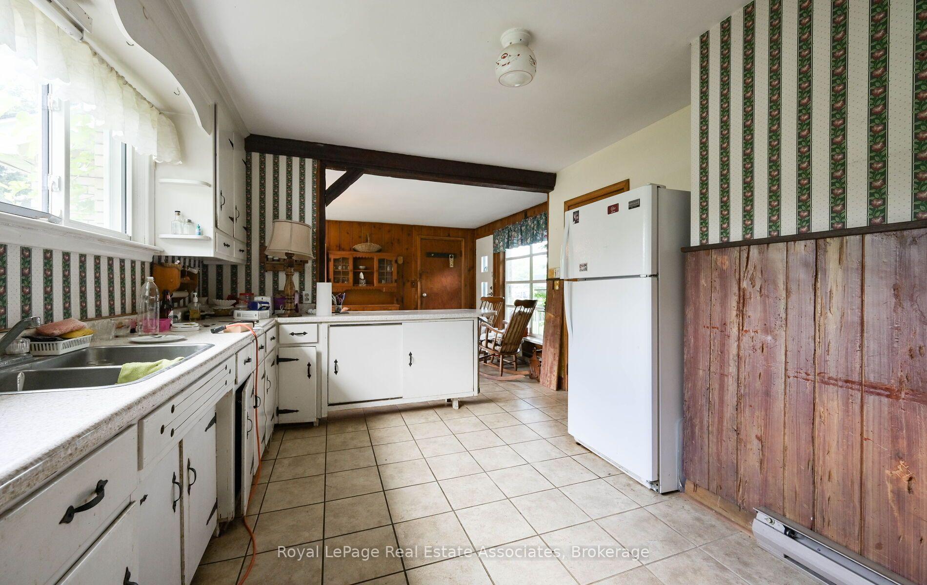 Photo 8 of 27 Rothsay Avenue, Kitchener, Grand River North — HOMEH