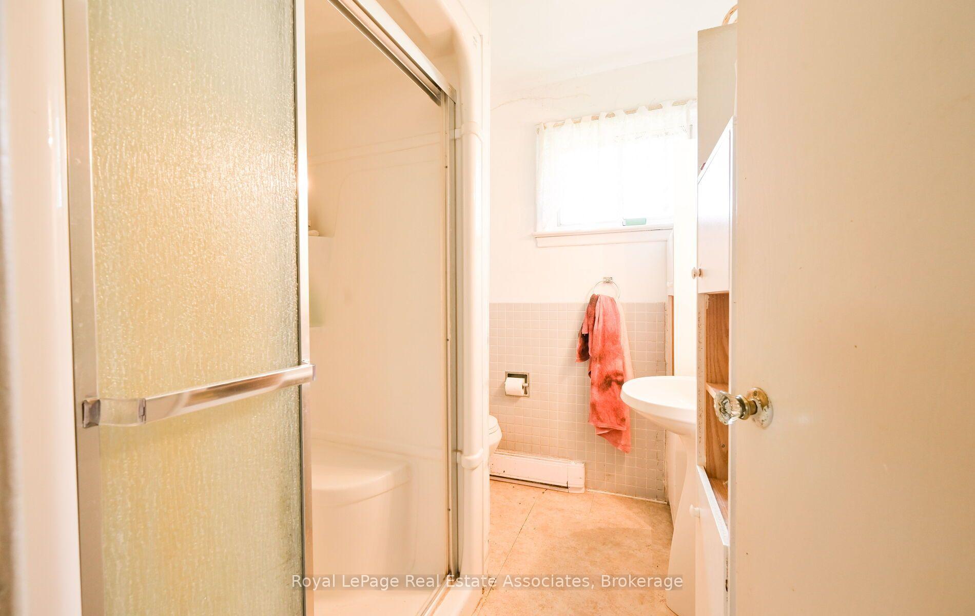 Photo 18 of 27 Rothsay Avenue, Kitchener, Grand River North — HOMEH