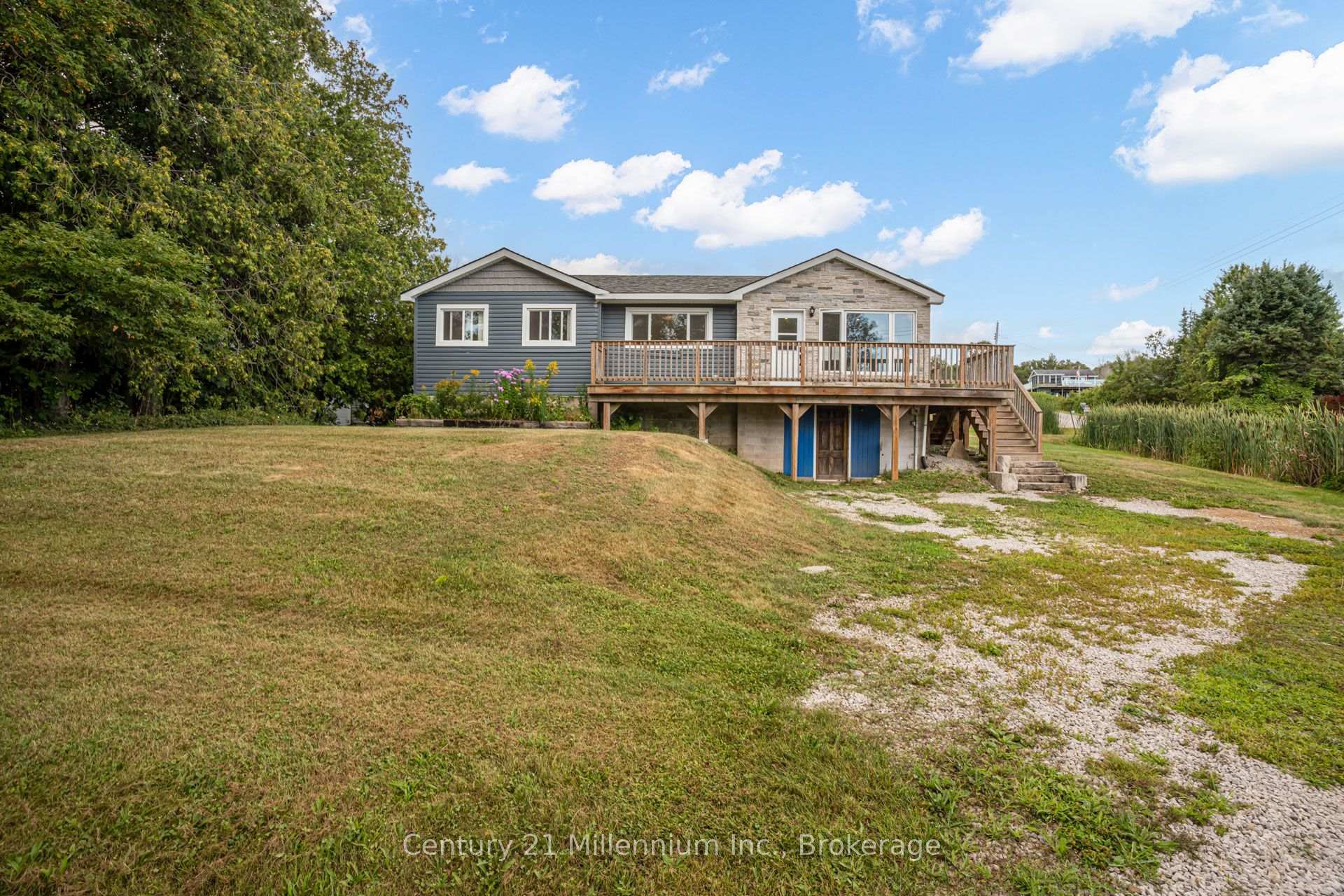 Photo of 162 Lakeshore Road