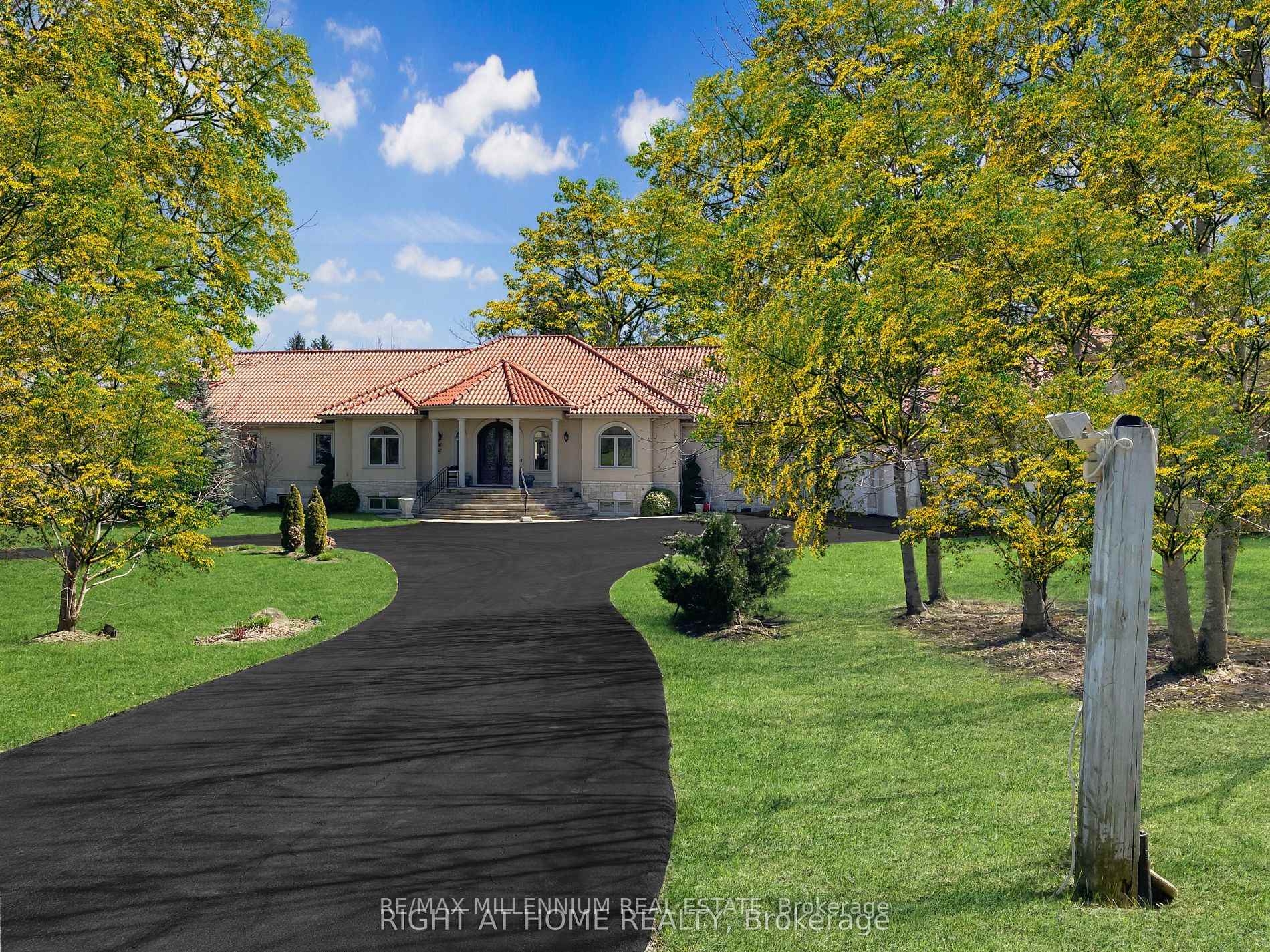 Photo 3 of 16282 27 Side Road, Halton Hills, Rural Halton Hills — HOMEH