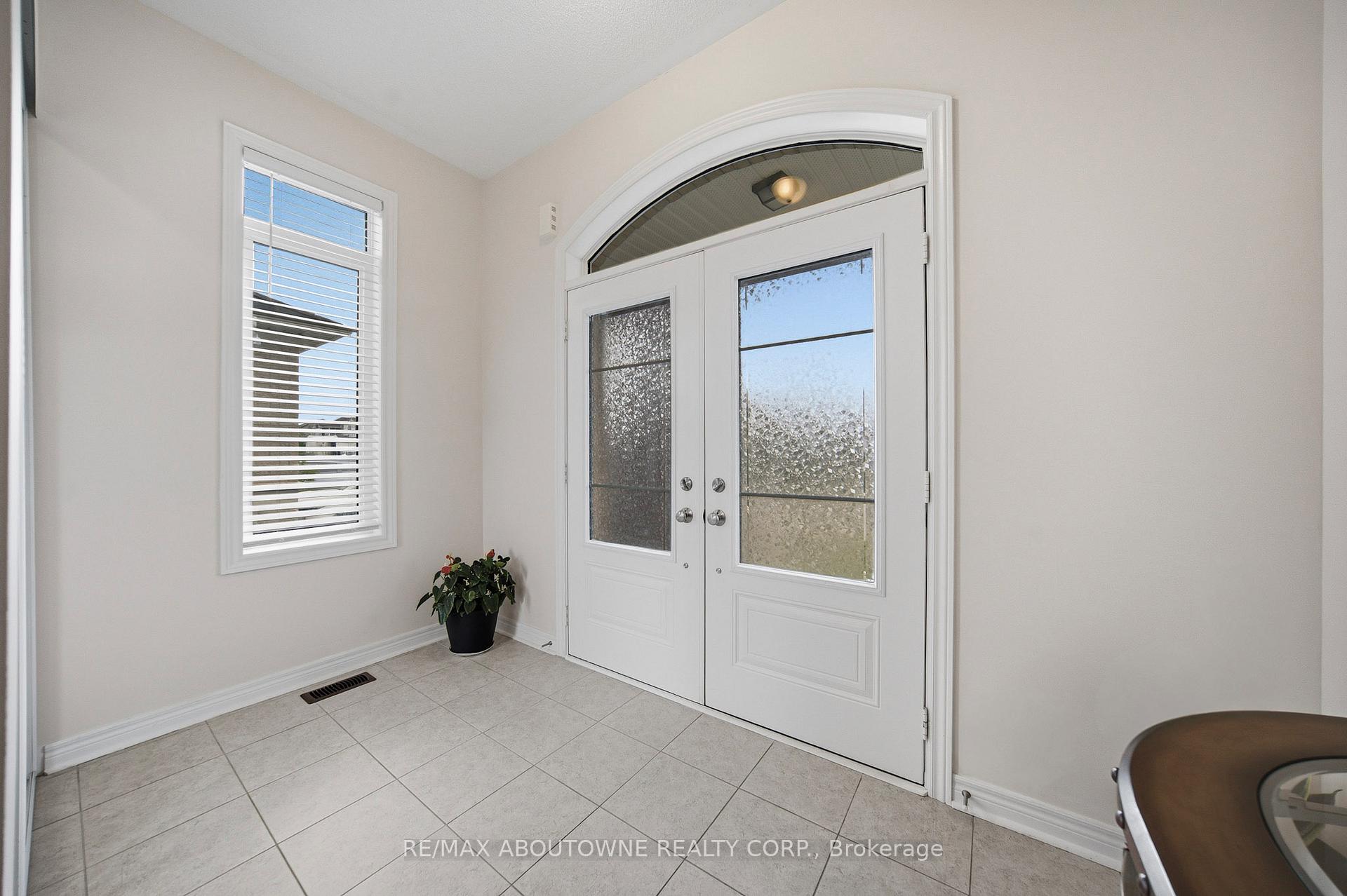 Photo 2 of 12 Oldham Avenue, Brant, Paris — HOMEH