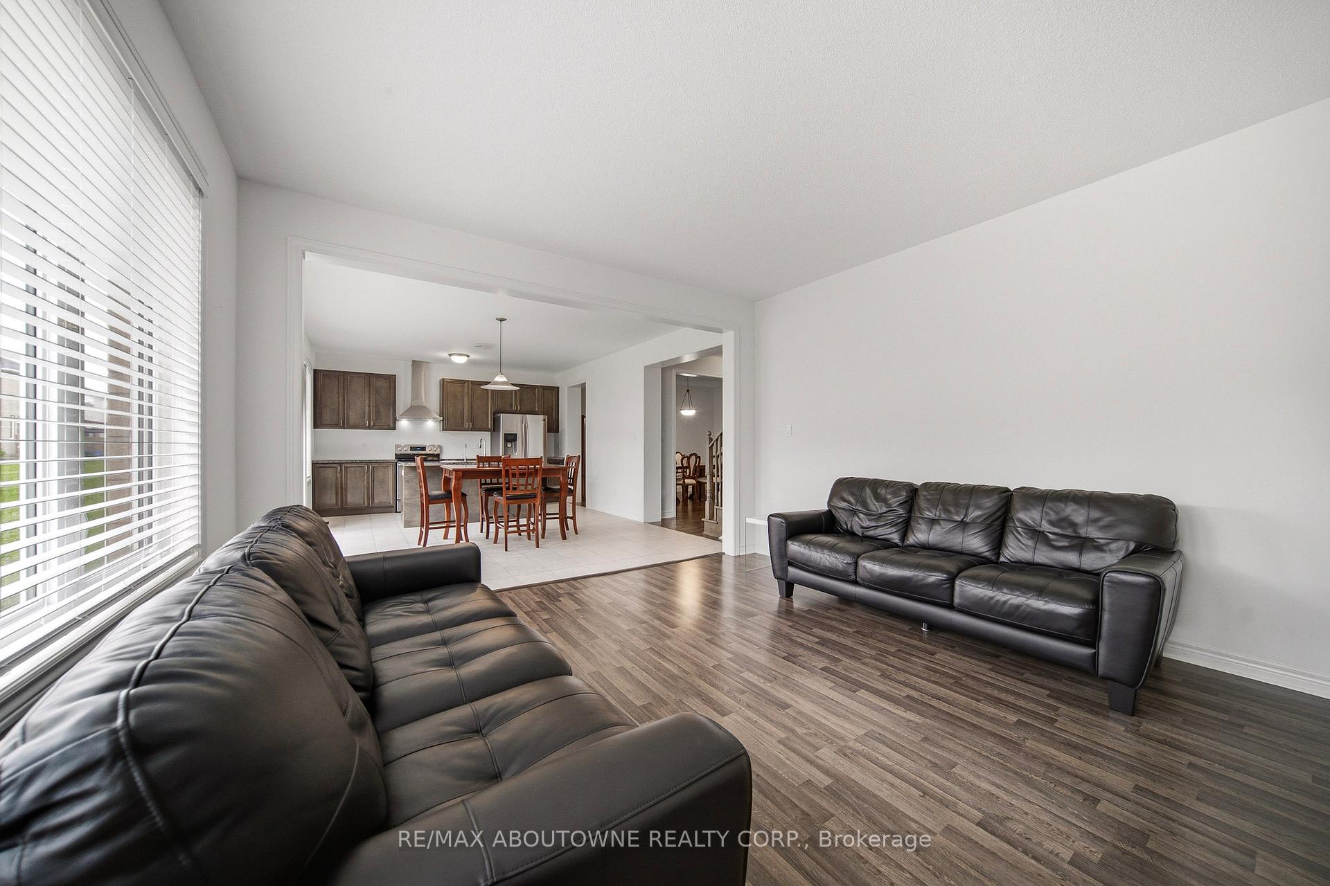 Photo 11 of 12 Oldham Avenue, Brant, Paris — HOMEH