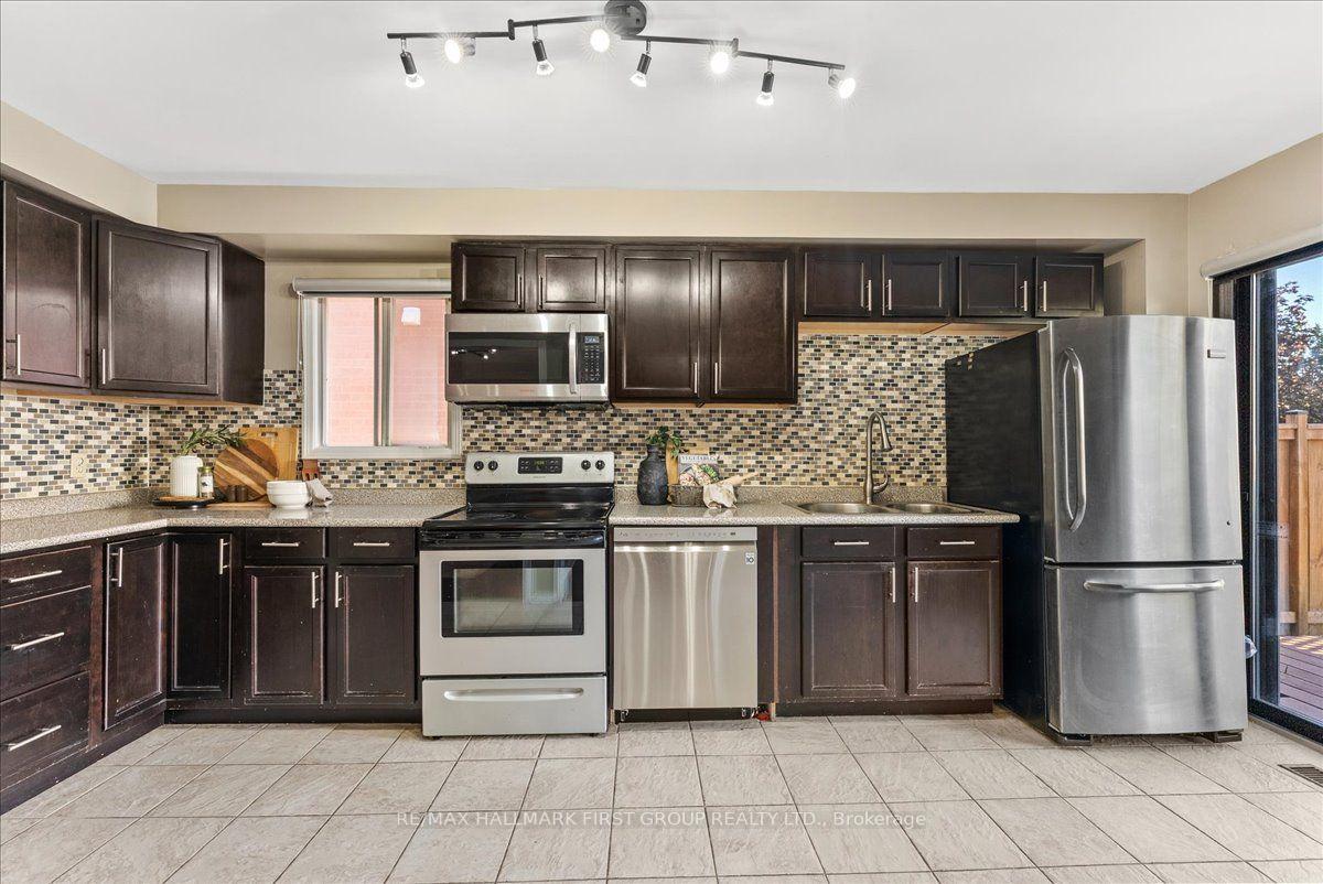 Photo 14 of 39 Keys Drive, Ajax, Central — HOMEH