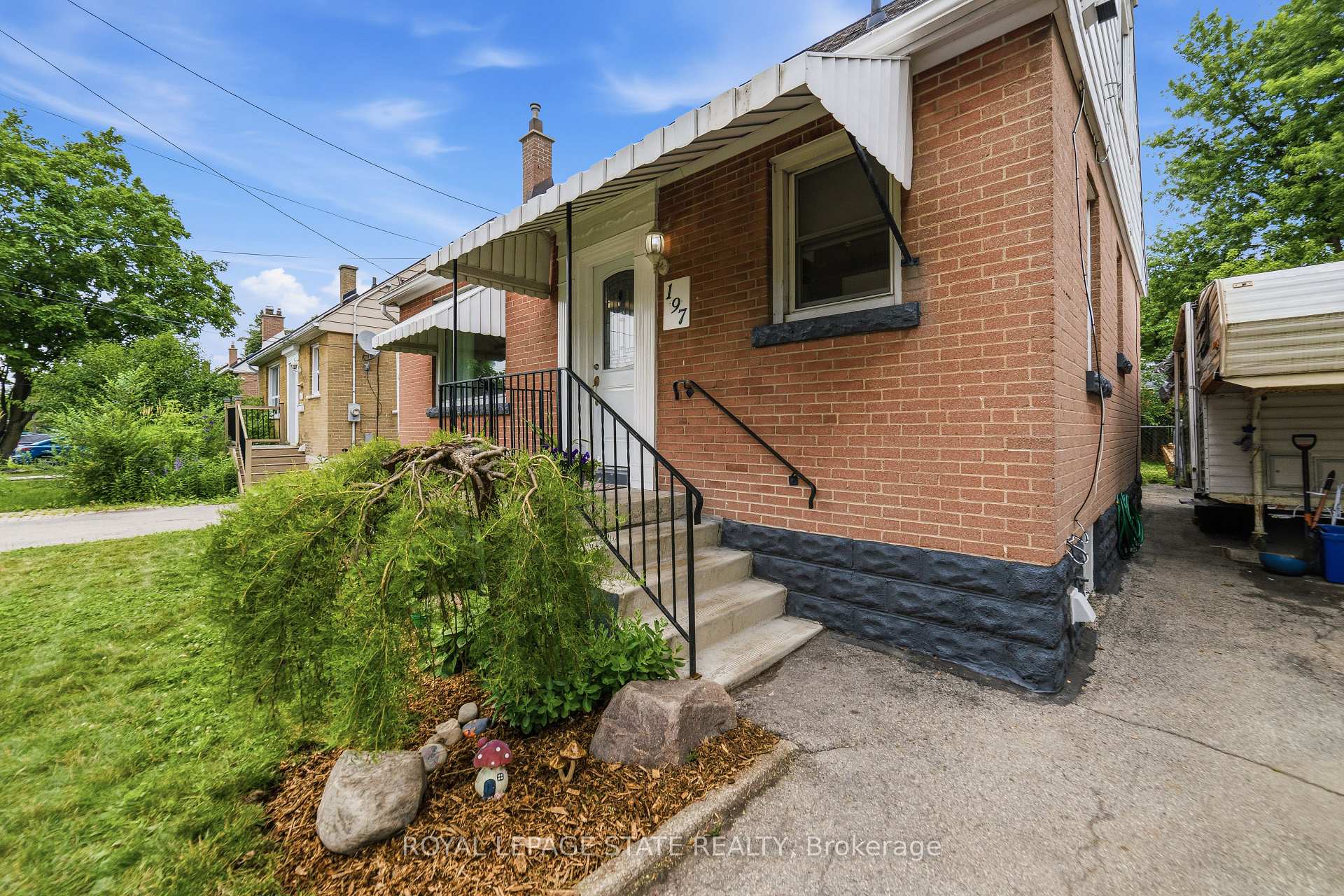 Photo 3 of 197 East 12th Street, Hamilton, Inch Park — HOMEH
