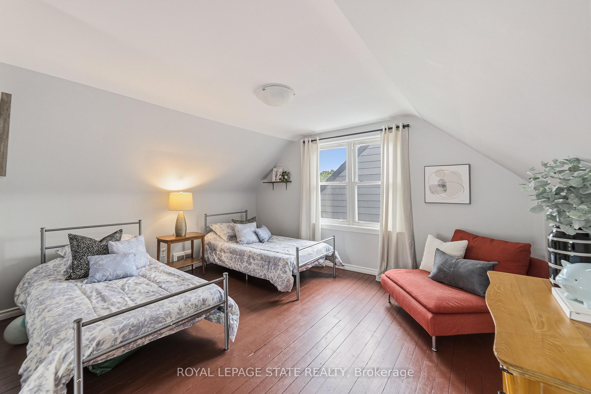 Photo 12 of 197 East 12th Street, Hamilton, Inch Park — HOMEH
