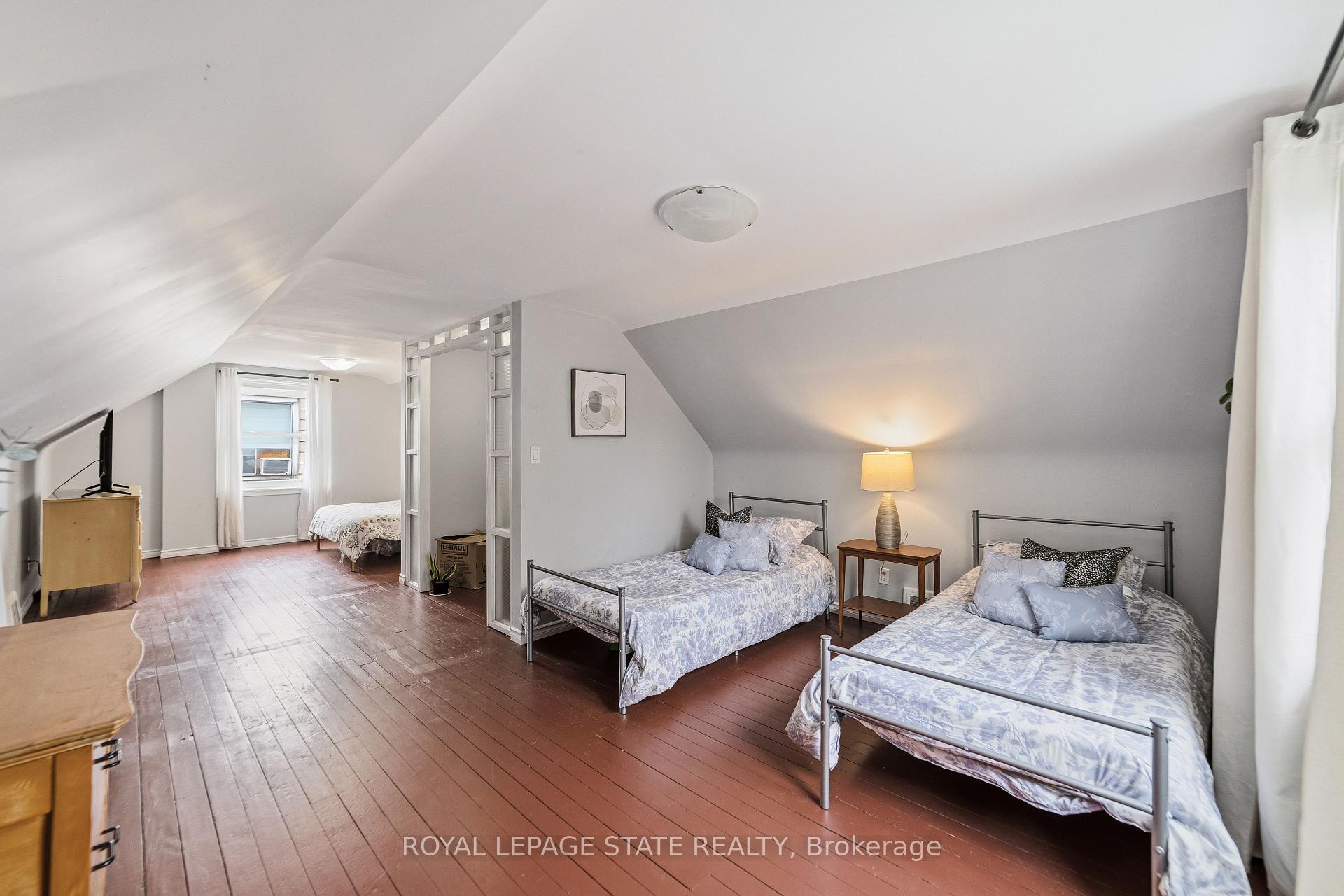 Photo 13 of 197 East 12th Street, Hamilton, Inch Park — HOMEH