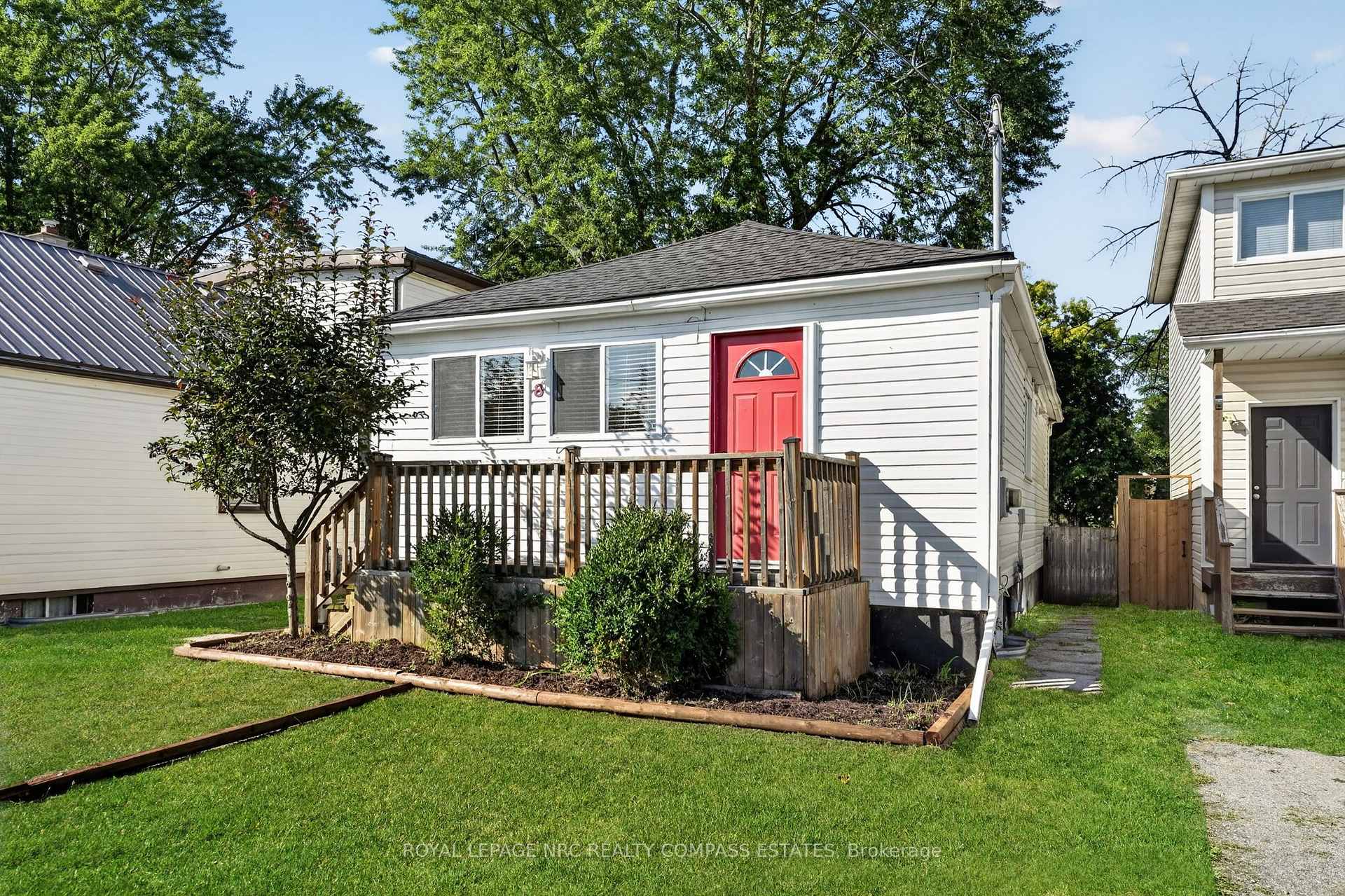 Photo 2 of 8 David Street, St. Catharines, Western Hill — HOMEH