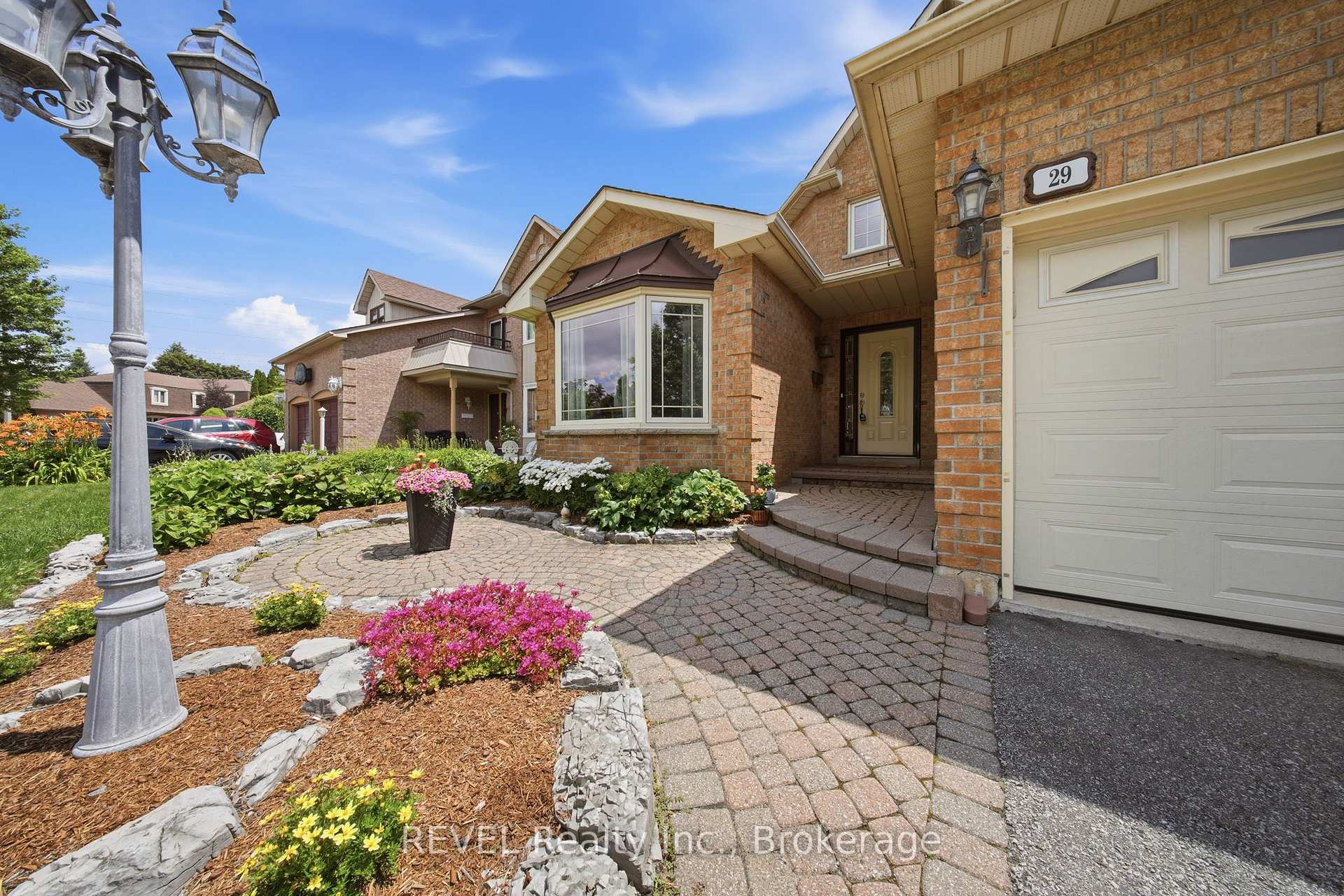 Photo 1 of 29 Stratton Crescent, Whitby, Rolling Acres — HOMEH