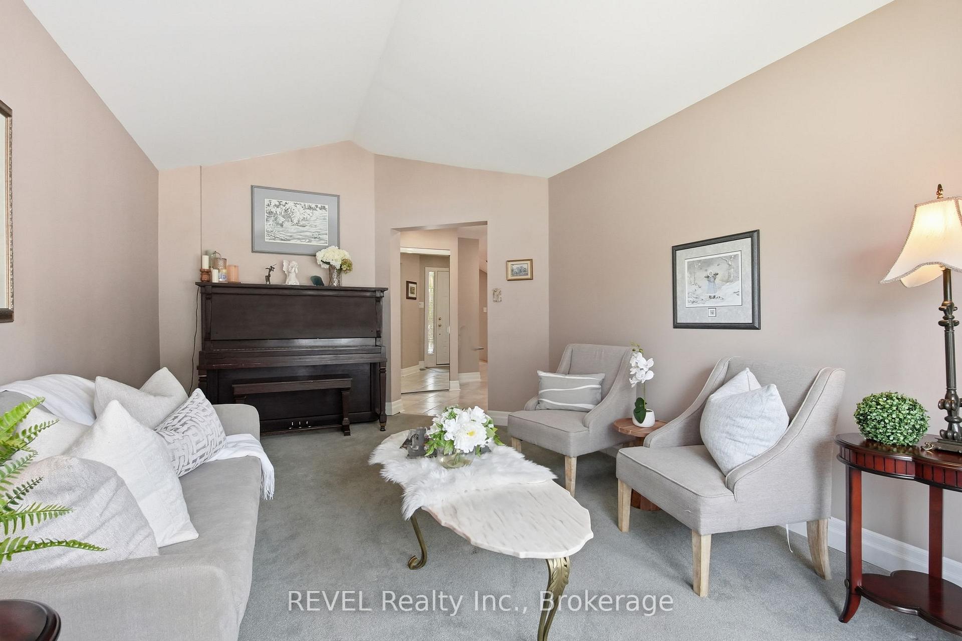 Photo 6 of 29 Stratton Crescent, Whitby, Rolling Acres — HOMEH