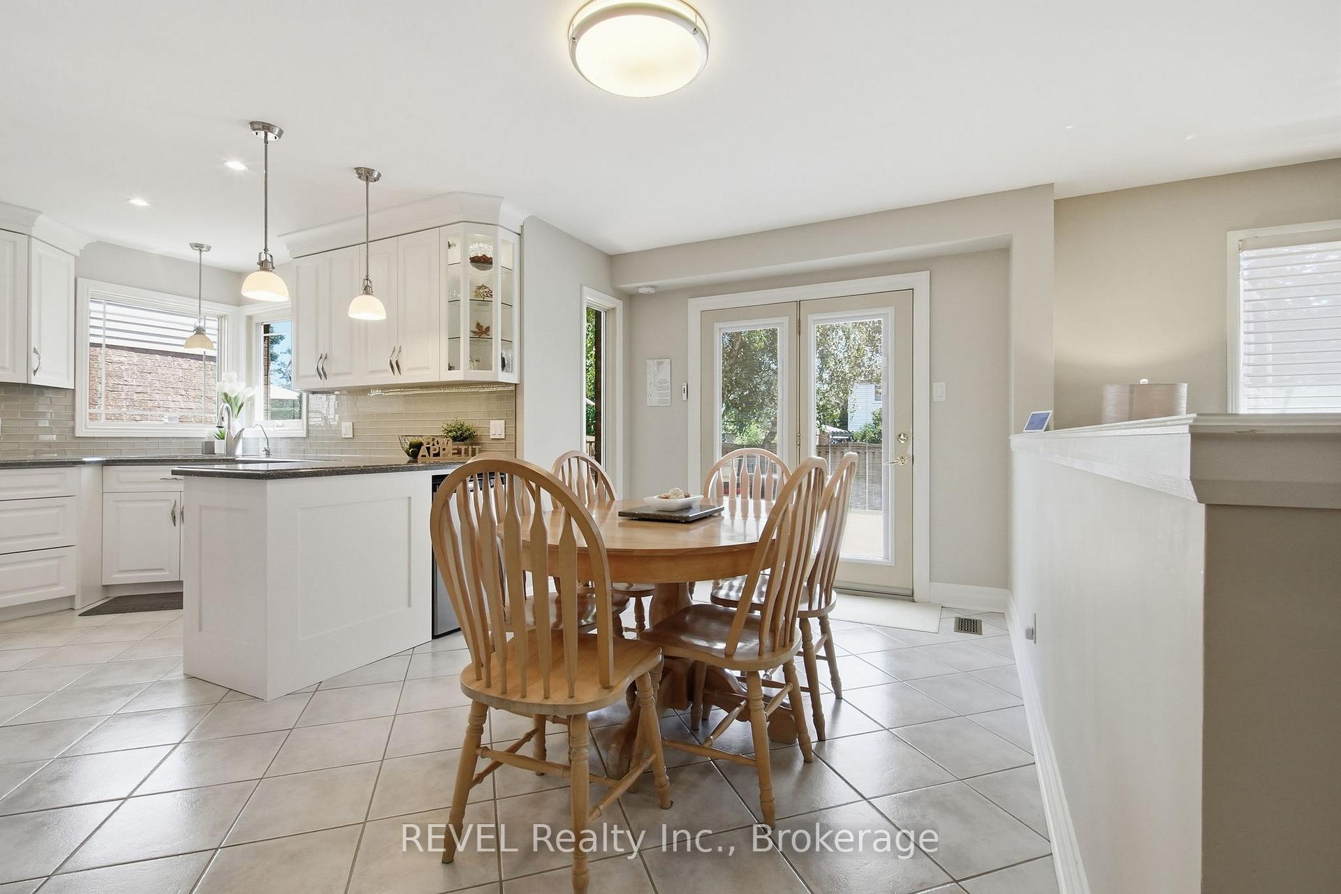 Photo 13 of 29 Stratton Crescent, Whitby, Rolling Acres — HOMEH