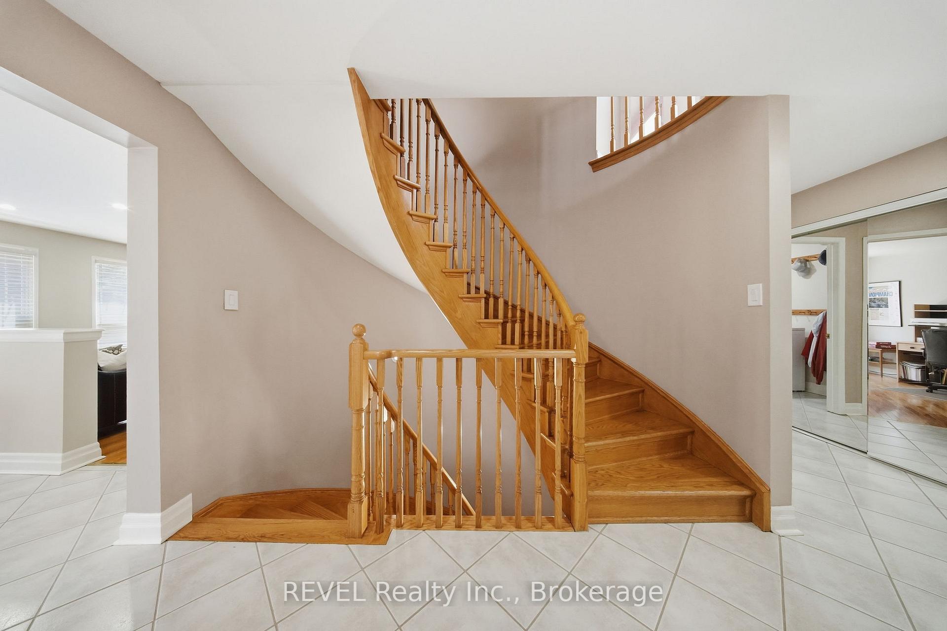 Photo 19 of 29 Stratton Crescent, Whitby, Rolling Acres — HOMEH