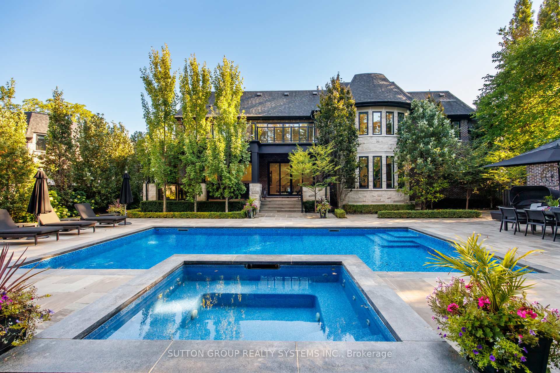 Photo 3 of 222 Arnold Avenue, Vaughan, Crestwood-Springfarm-Yorkhill — HOMEH